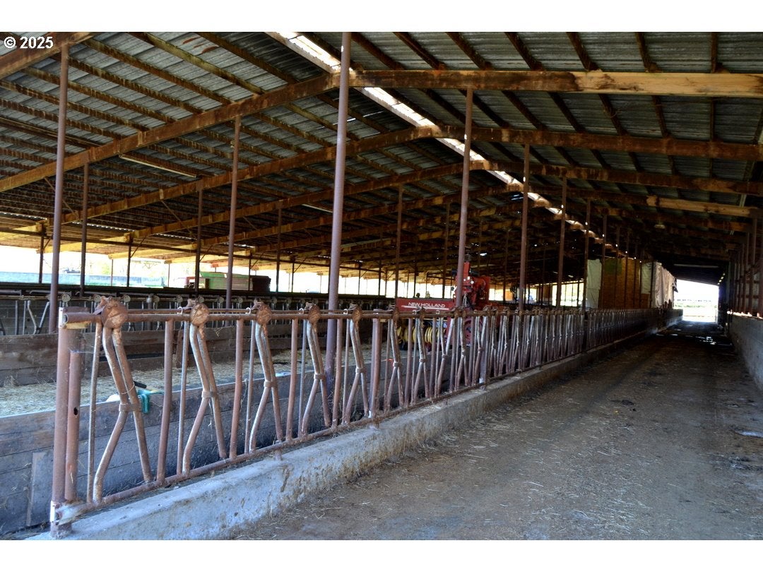 Grants Pass, Oregon, 97526, United States, 4 Bedrooms Bedrooms, ,2 BathroomsBathrooms,Residential,Active,1973321