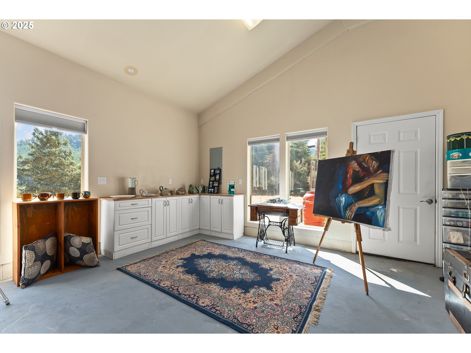 Canyonville, Oregon, 97417, United States, 3 Bedrooms Bedrooms, ,2 BathroomsBathrooms,Residential,Active,1909832