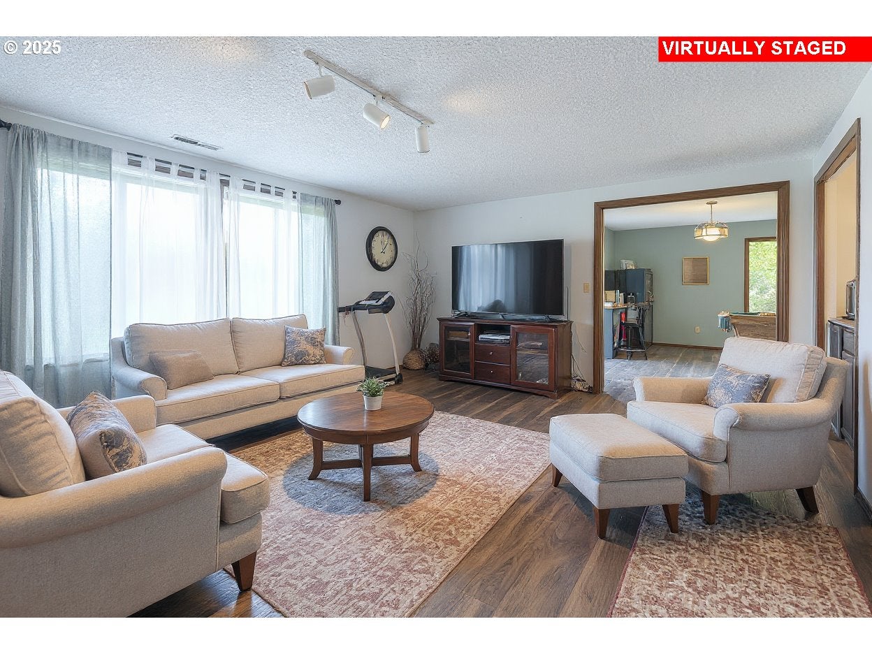 Mcminnville, Oregon, 97128, United States, 4 Bedrooms Bedrooms, ,3 BathroomsBathrooms,Residential,Active,1853796