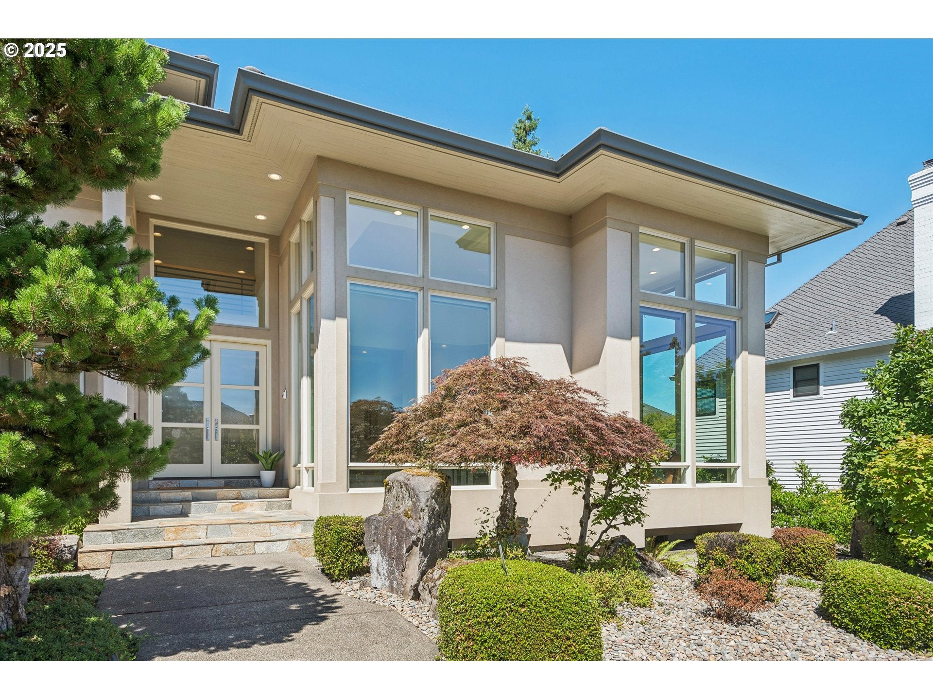Lake Oswego, Oregon, 97034, United States, 4 Bedrooms Bedrooms, ,5 BathroomsBathrooms,Residential,Active,1914922