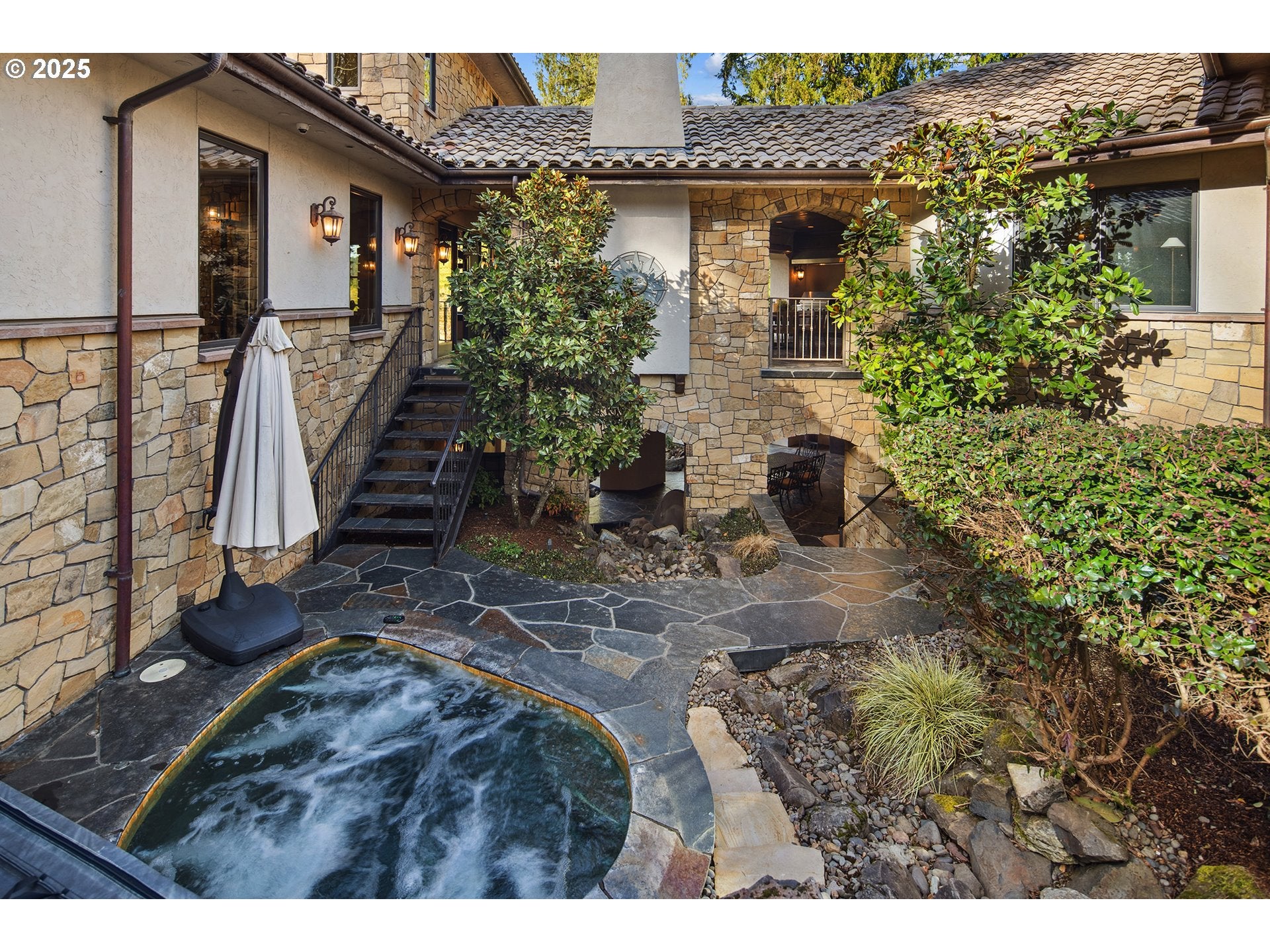 Oregon City, Oregon, 97045, United States, ,6 BathroomsBathrooms,Residential,Contingent,1764514