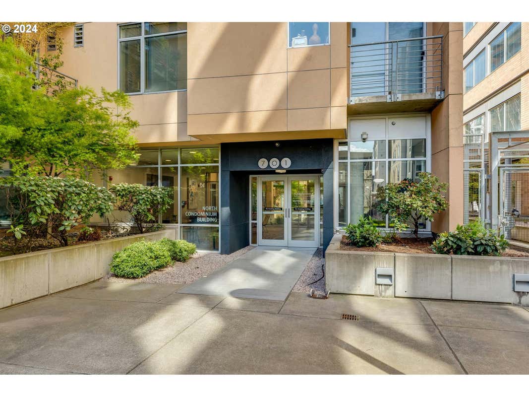 701 COLUMBIA ST APT 716, VANCOUVER, WA 98660, photo 1 of 27