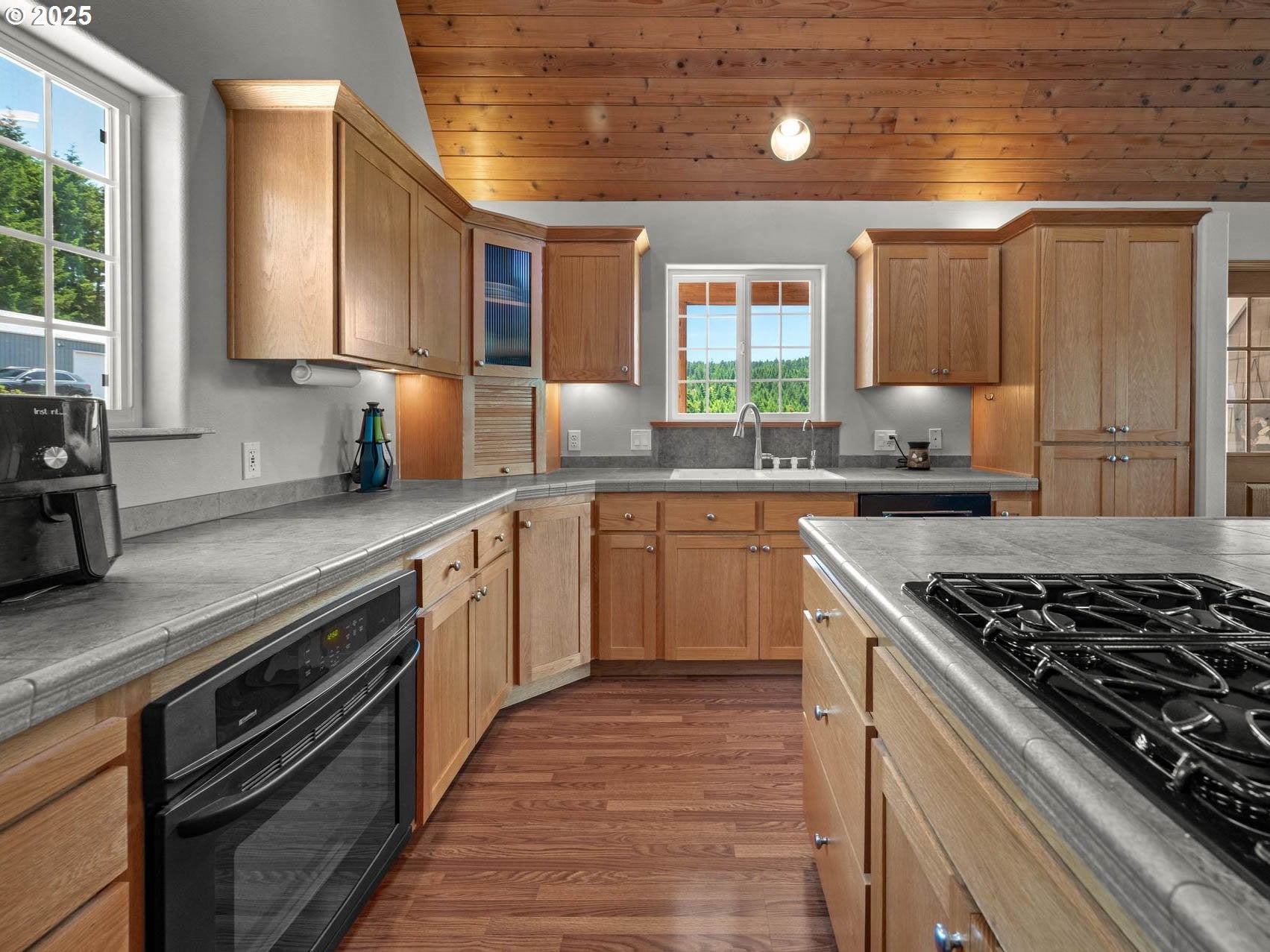 Gaston, Oregon, 97119, United States, 2 Bedrooms Bedrooms, ,3 BathroomsBathrooms,Residential,Active,1860287