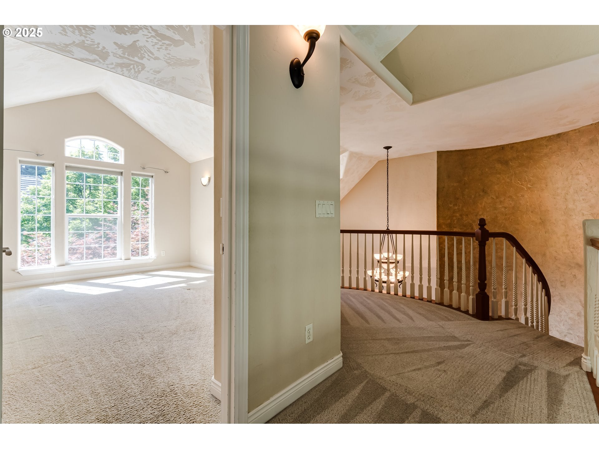 Eugene, Oregon, 97401, United States, 4 Bedrooms Bedrooms, ,4 BathroomsBathrooms,Residential,Active,1886816