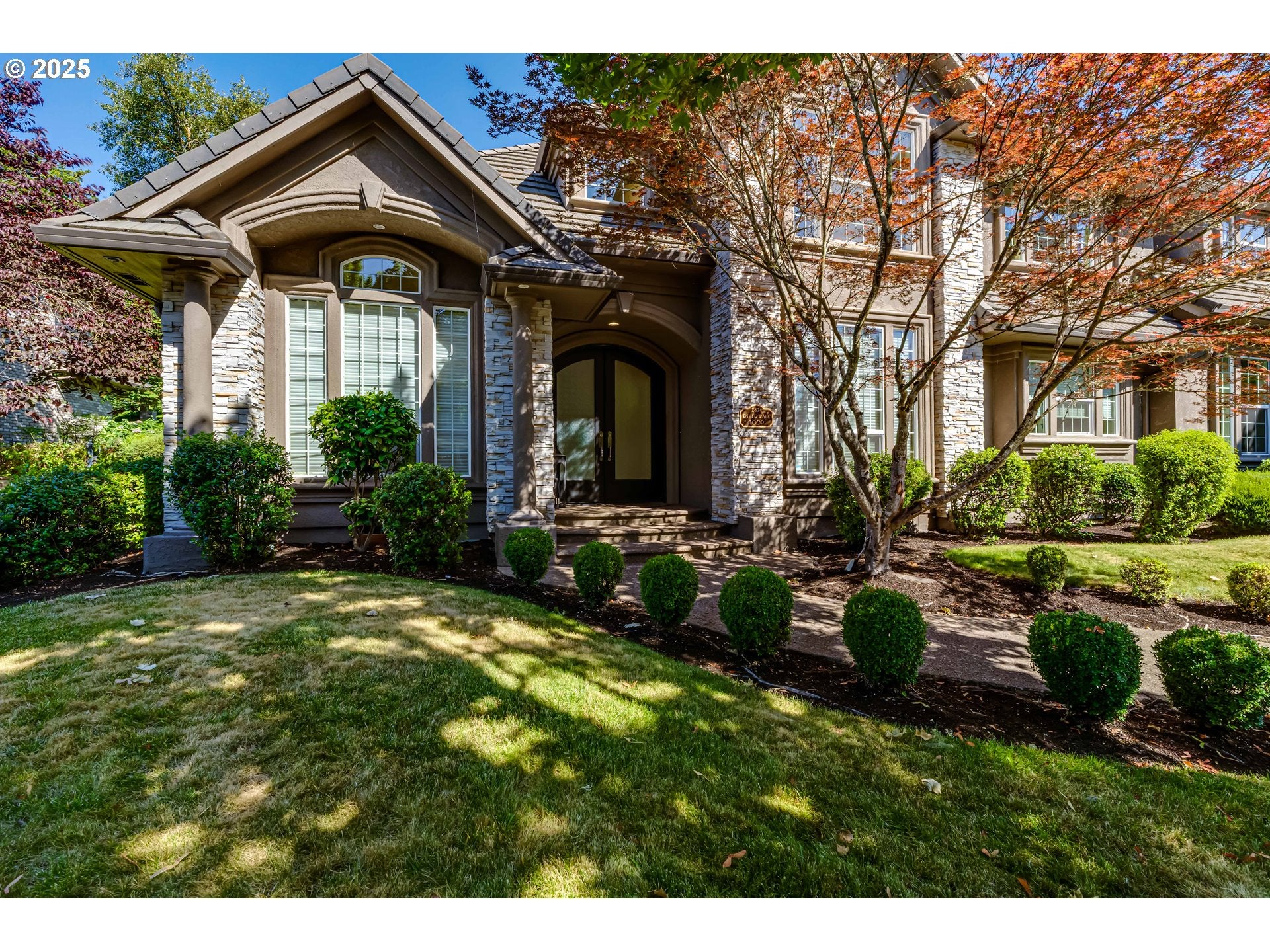 Eugene, Oregon, 97401, United States, 4 Bedrooms Bedrooms, ,4 BathroomsBathrooms,Residential,Active,1886816