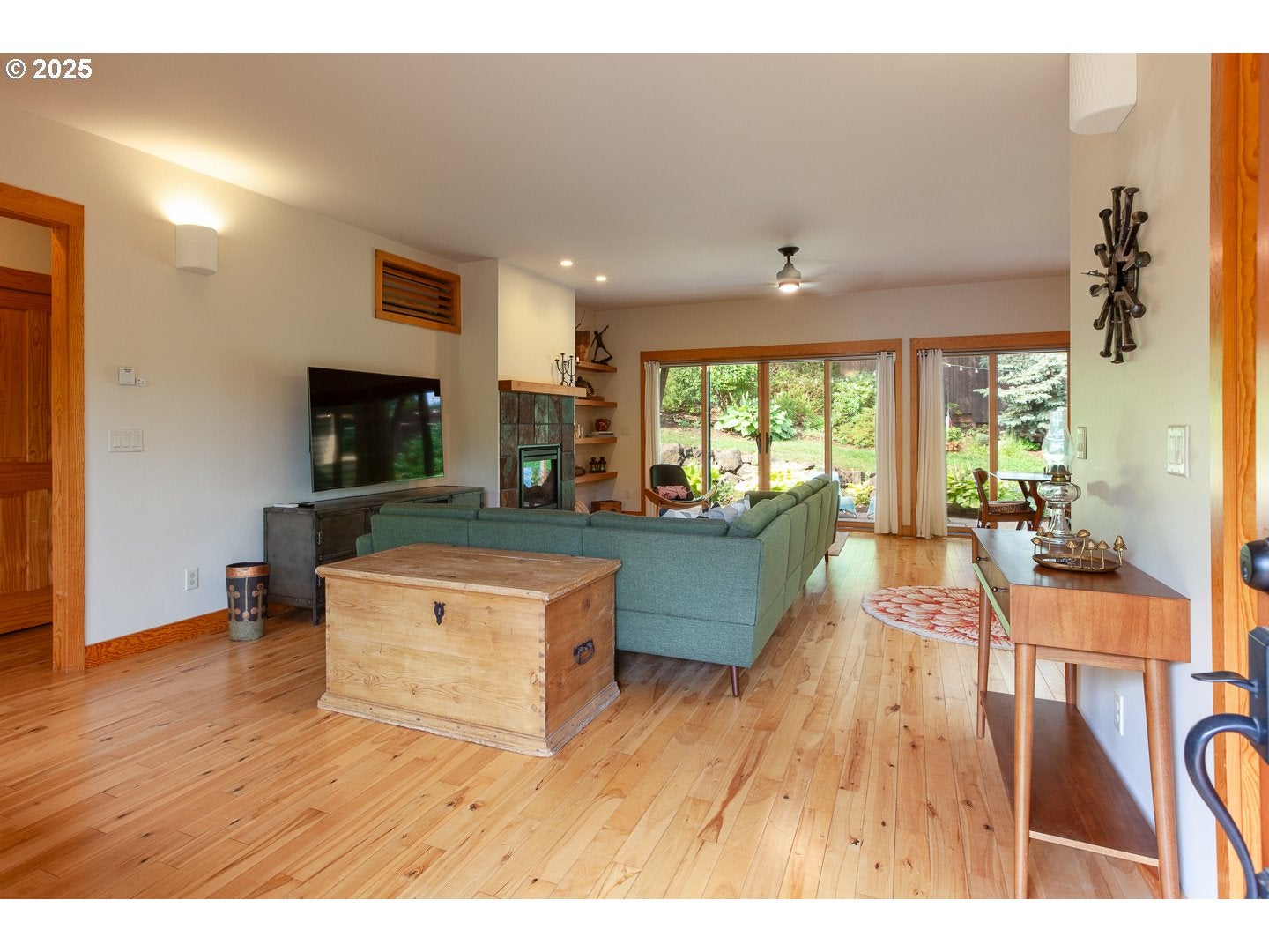 Hood River, Oregon, 97031, United States, 3 Bedrooms Bedrooms, ,3 BathroomsBathrooms,Residential,Active,1927664