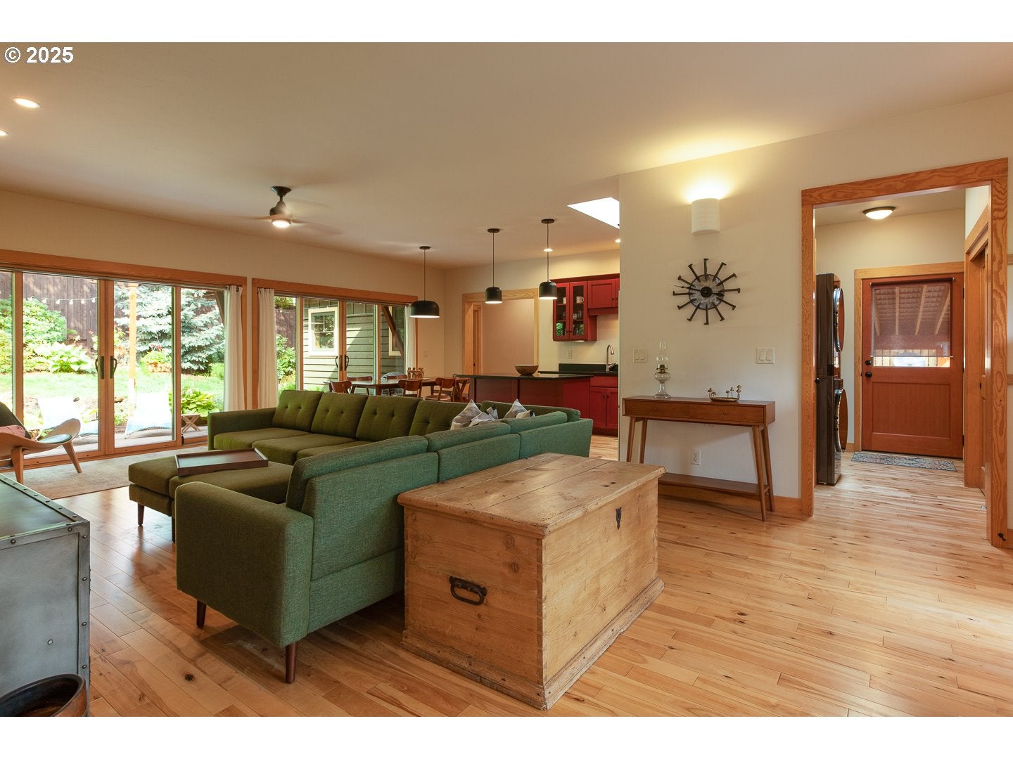 Hood River, Oregon, 97031, United States, 3 Bedrooms Bedrooms, ,3 BathroomsBathrooms,Residential,Active,1927664