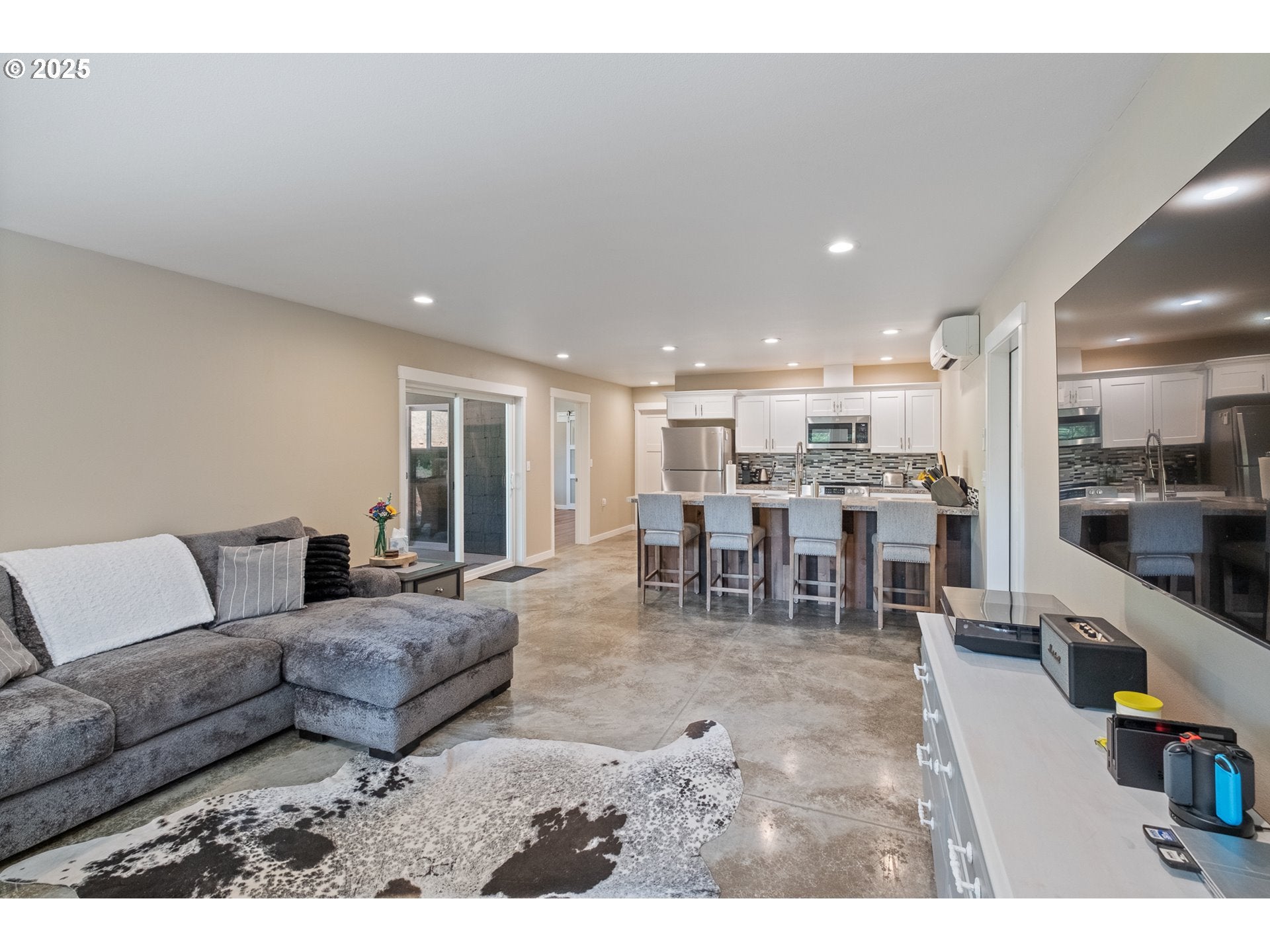 Brownsville, Oregon, 97327, United States, 4 Bedrooms Bedrooms, ,4 BathroomsBathrooms,Residential,Active,1863465