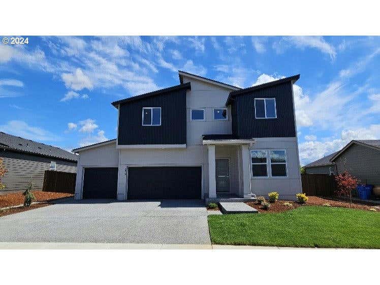 1813 W 14TH ST, LA CENTER, WA 98629, photo 1 of 36