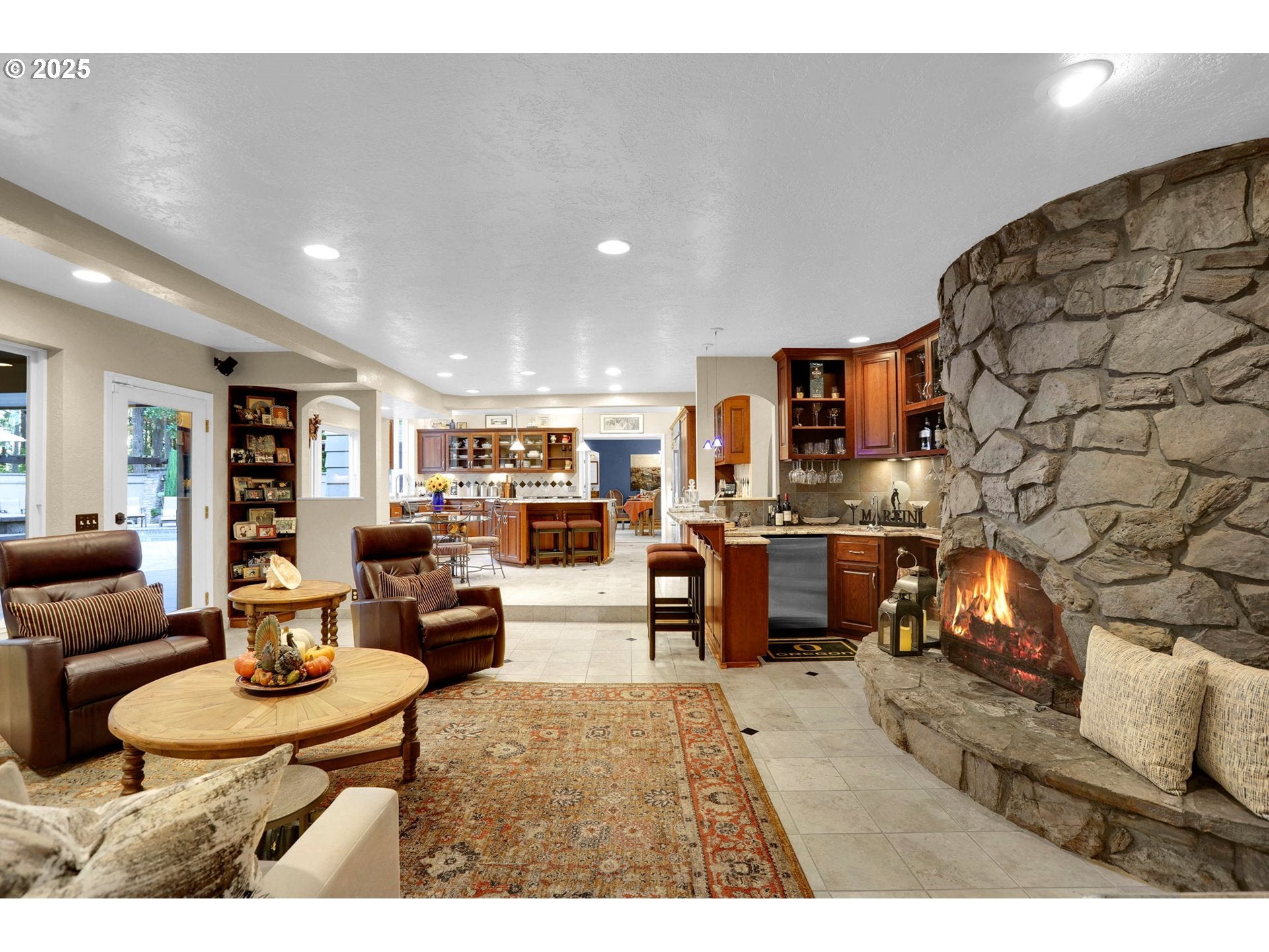 Eugene, Oregon, 97405, United States, 5 Bedrooms Bedrooms, ,4 BathroomsBathrooms,Residential,Active,1964513