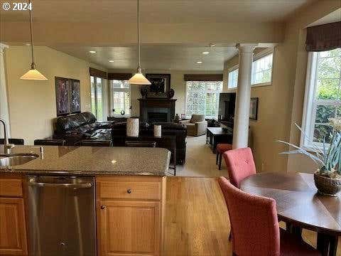 990 OLD ORCHARD LN, SPRINGFIELD, OR 97477, photo 4 of 16