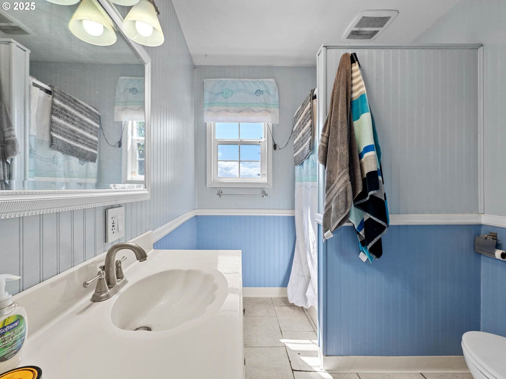 Hillsboro, Oregon, 97124, United States, 2 Bedrooms Bedrooms, ,1 BathroomBathrooms,Residential,Active,1899210