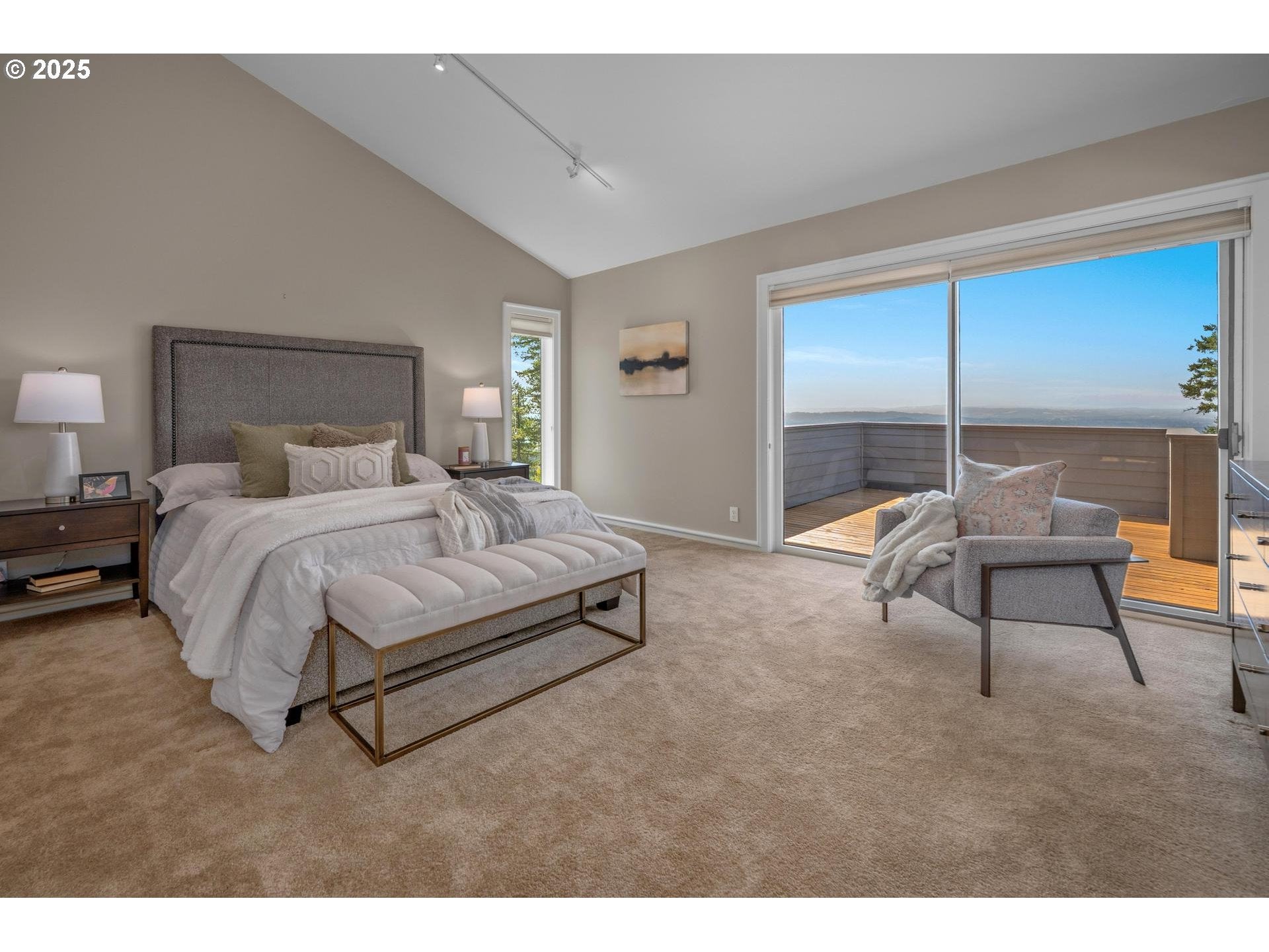 Portland, Oregon, 97225, United States, 4 Bedrooms Bedrooms, ,5 BathroomsBathrooms,Residential,Active,1936425