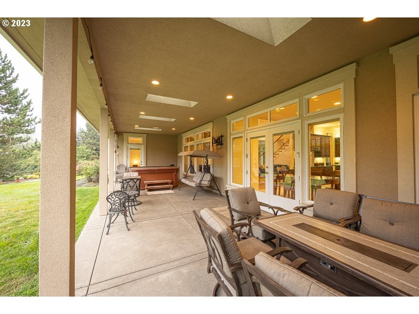 Eugene, Oregon, 97401, United States, 5 Bedrooms Bedrooms, ,5 BathroomsBathrooms,Residential,Active,1986881