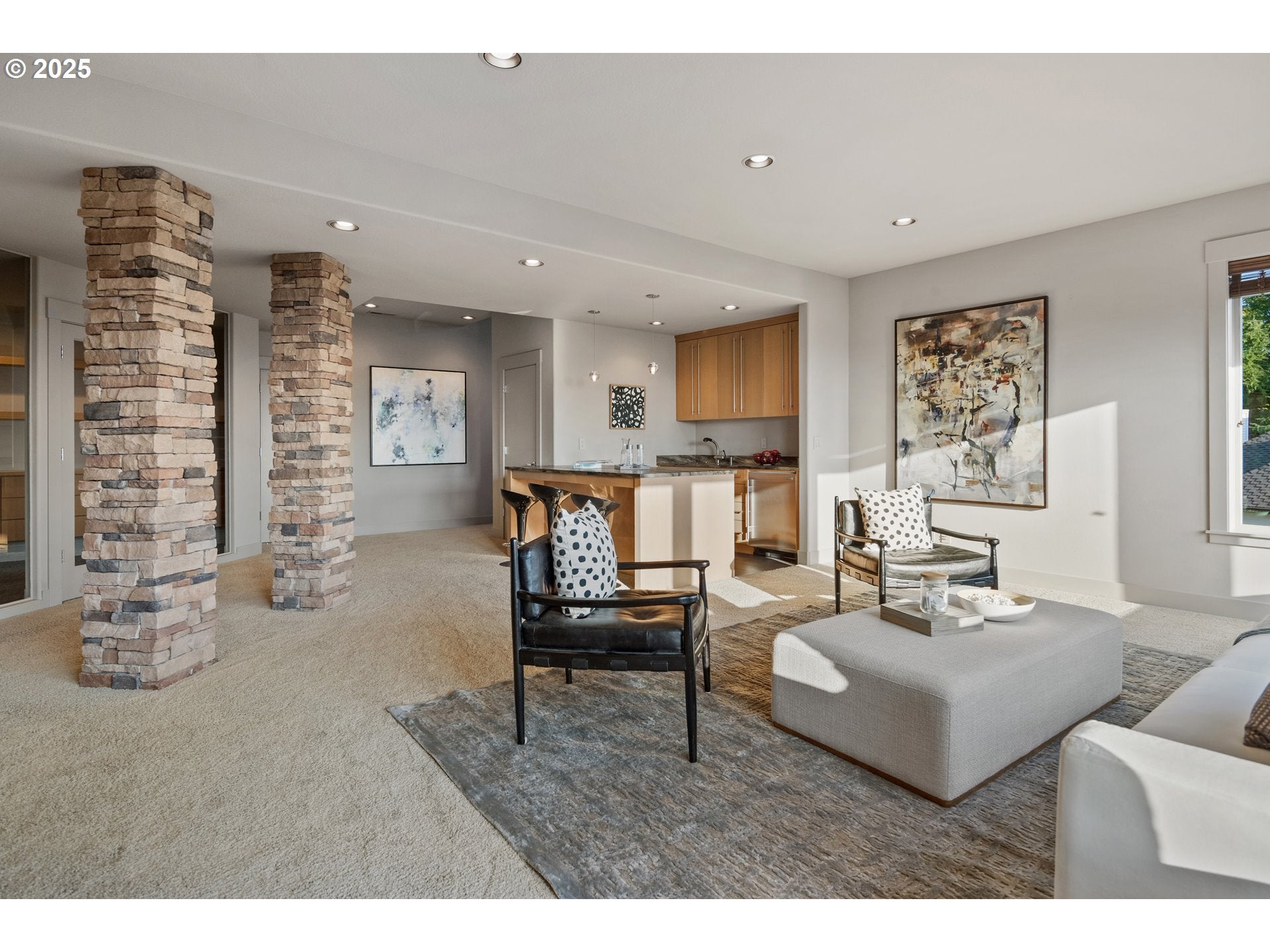 Portland, Oregon, 97229, United States, 4 Bedrooms Bedrooms, ,4 BathroomsBathrooms,Residential,Active,1945335