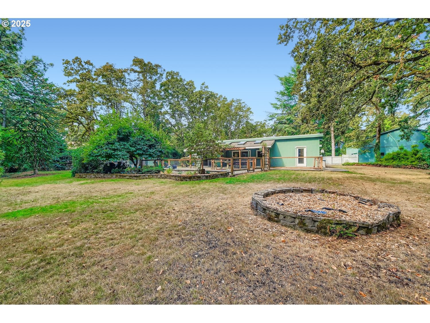 Milwaukie, Oregon, 97267, United States, 6 Bedrooms Bedrooms, ,4 BathroomsBathrooms,Residential,Active,1943802