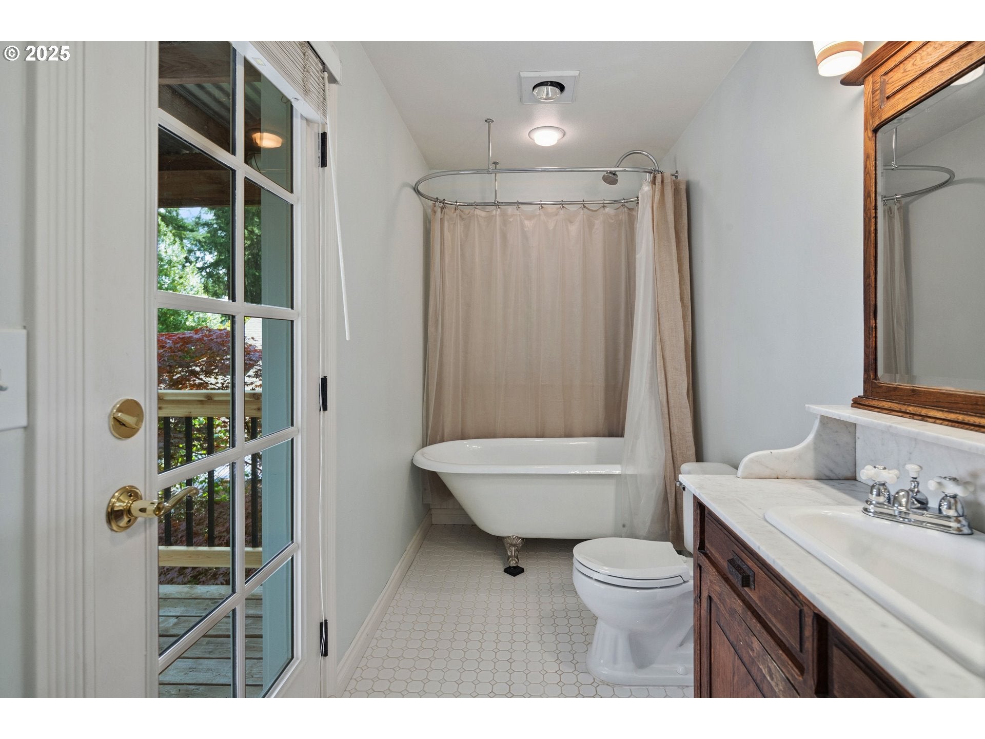 Lake Oswego, Oregon, 97034, United States, ,3 BathroomsBathrooms,Residential,Active,1899903
