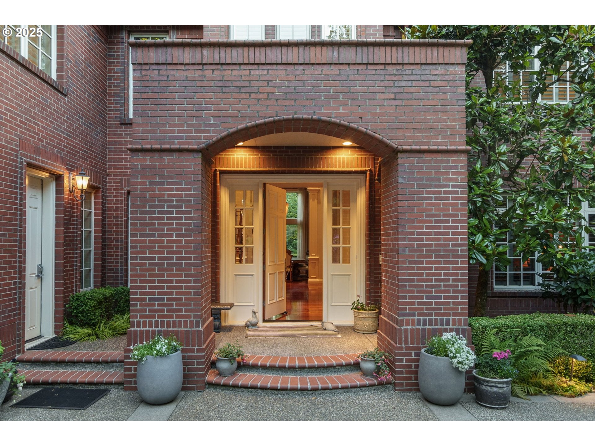 Portland, Oregon, 97229, United States, 5 Bedrooms Bedrooms, ,6 BathroomsBathrooms,Residential,Active,1894169