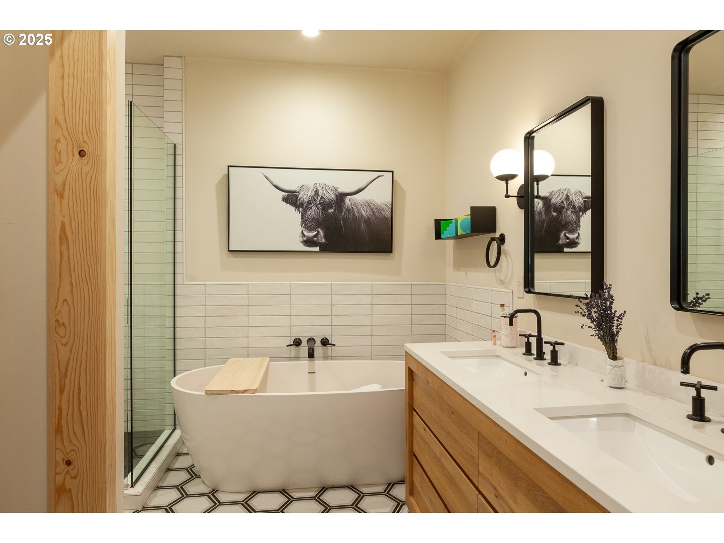 Hood River, Oregon, 97031, United States, 3 Bedrooms Bedrooms, ,3 BathroomsBathrooms,Residential,Active,1927664
