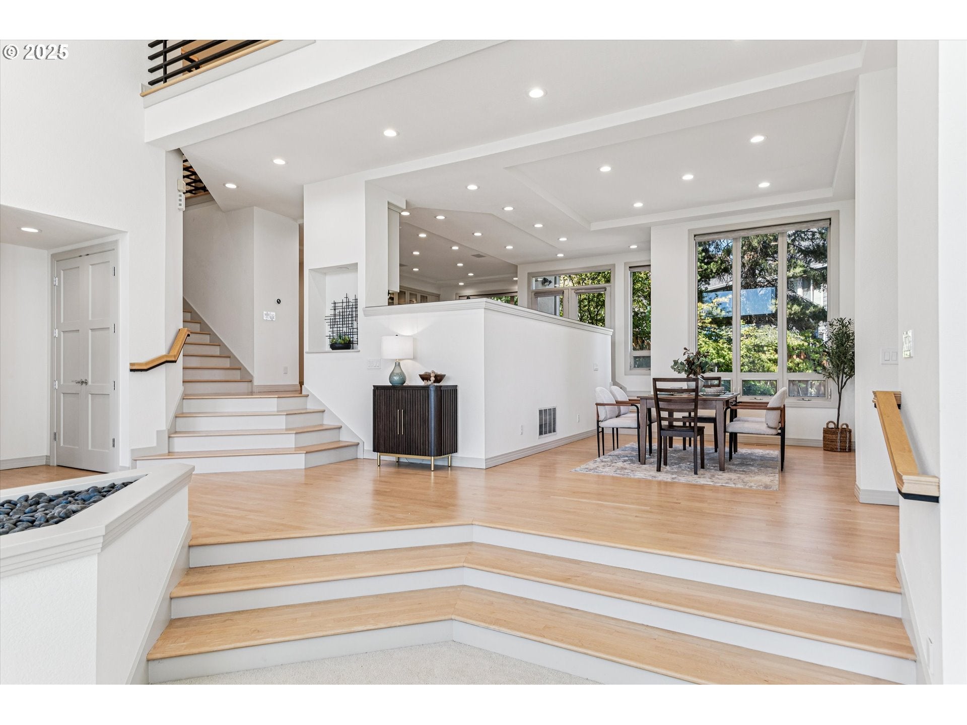 Lake Oswego, Oregon, 97034, United States, 4 Bedrooms Bedrooms, ,5 BathroomsBathrooms,Residential,Active,1914922