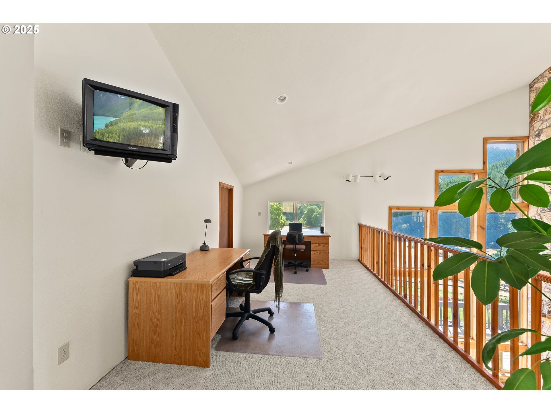 Canyonville, Oregon, 97417, United States, 3 Bedrooms Bedrooms, ,2 BathroomsBathrooms,Residential,Active,1909832