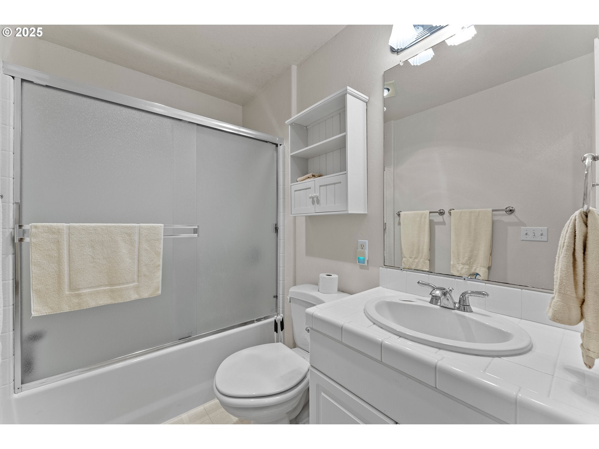 Gold Beach, Oregon, 97444, United States, 5 Bedrooms Bedrooms, ,4 BathroomsBathrooms,Residential,Active,2000208