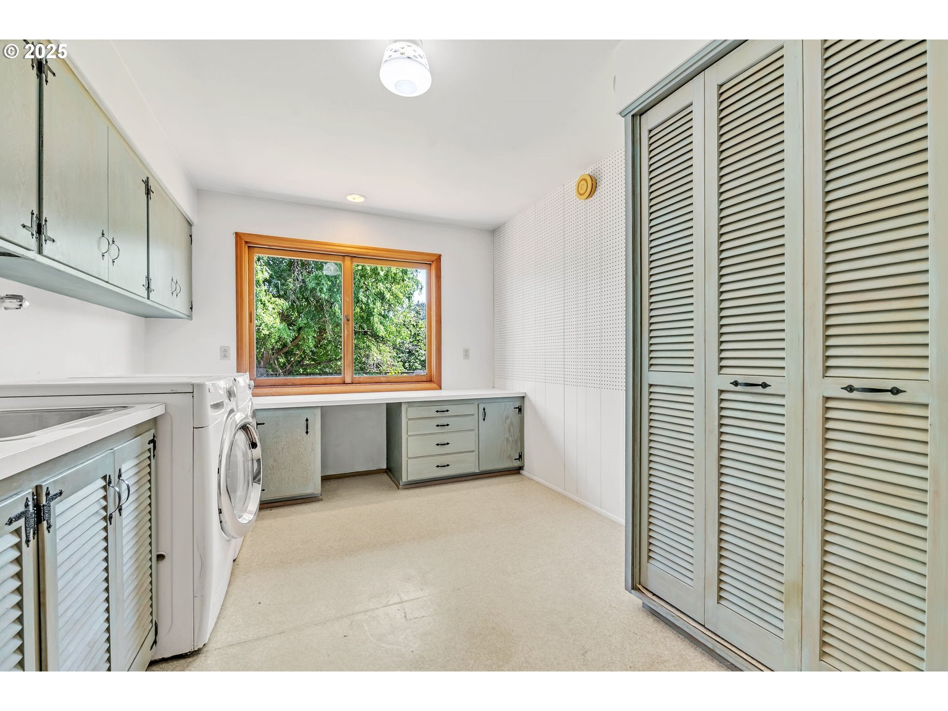 Creswell, Oregon, 97426, United States, 3 Bedrooms Bedrooms, ,3 BathroomsBathrooms,Residential,Active,1888984