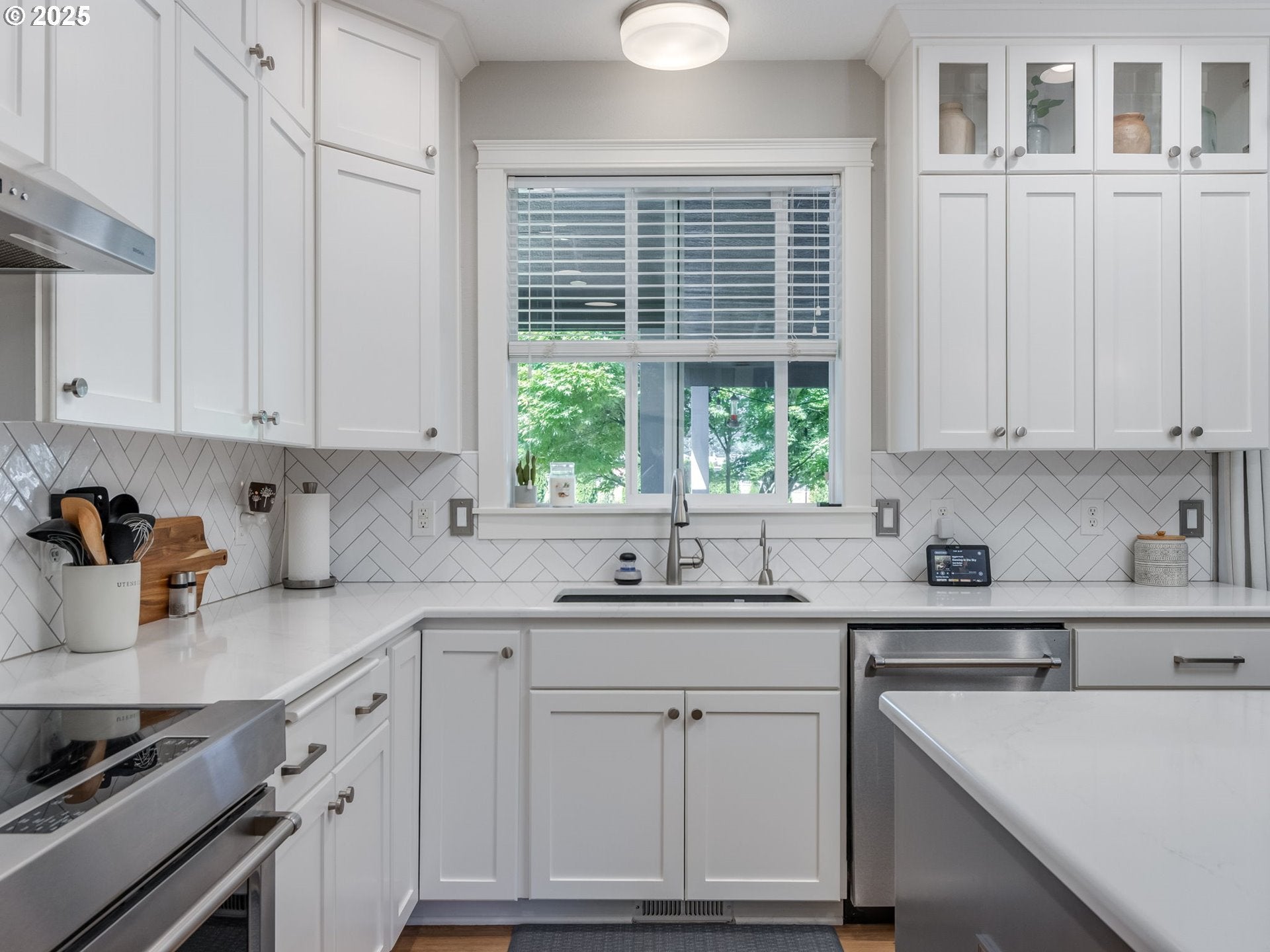 Oregon City, Oregon, 97045, United States, 4 Bedrooms Bedrooms, ,3 BathroomsBathrooms,Residential,Active,1886829