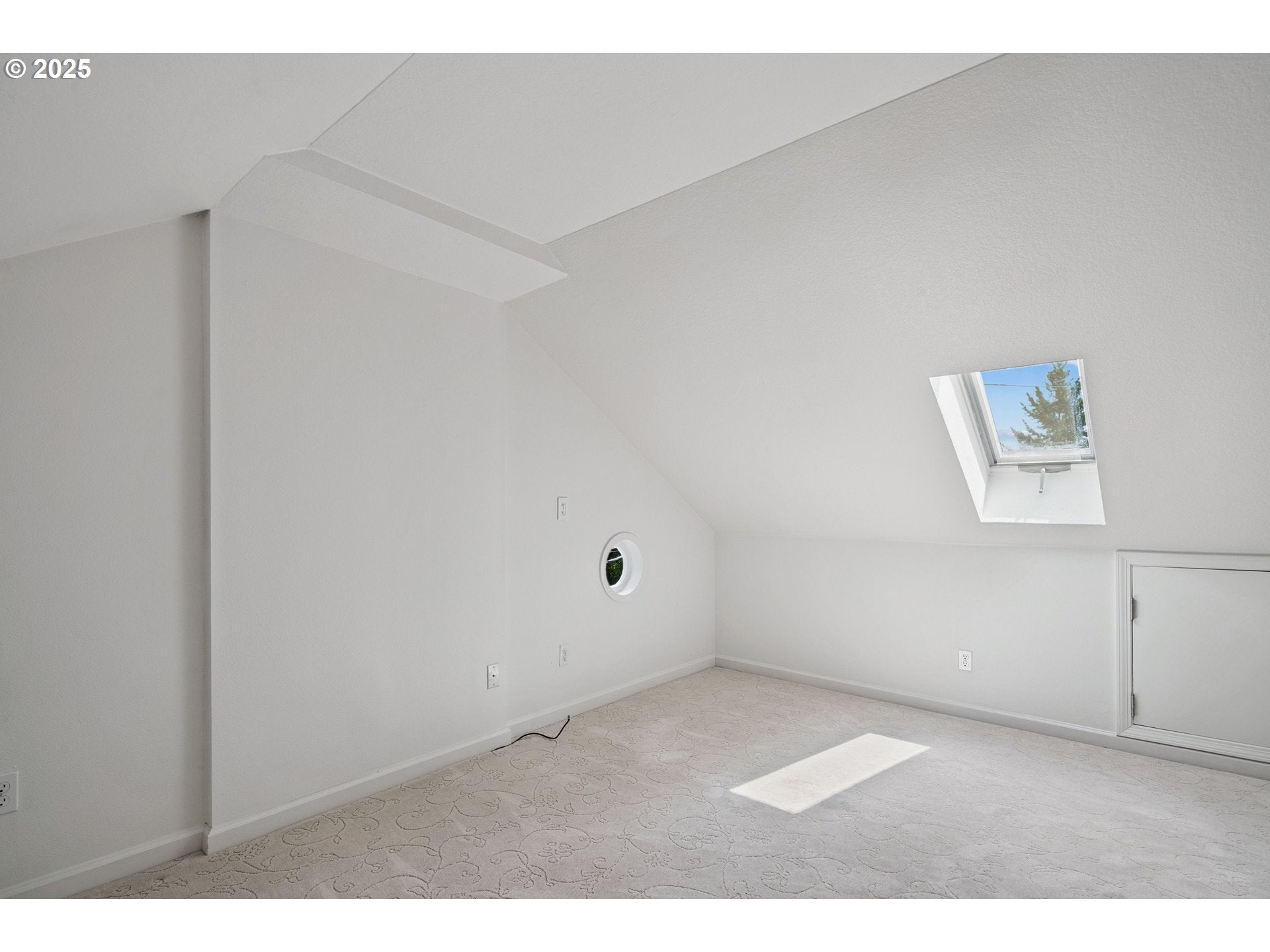 Lake Oswego, Oregon, 97034, United States, ,3 BathroomsBathrooms,Residential,Active,1899903