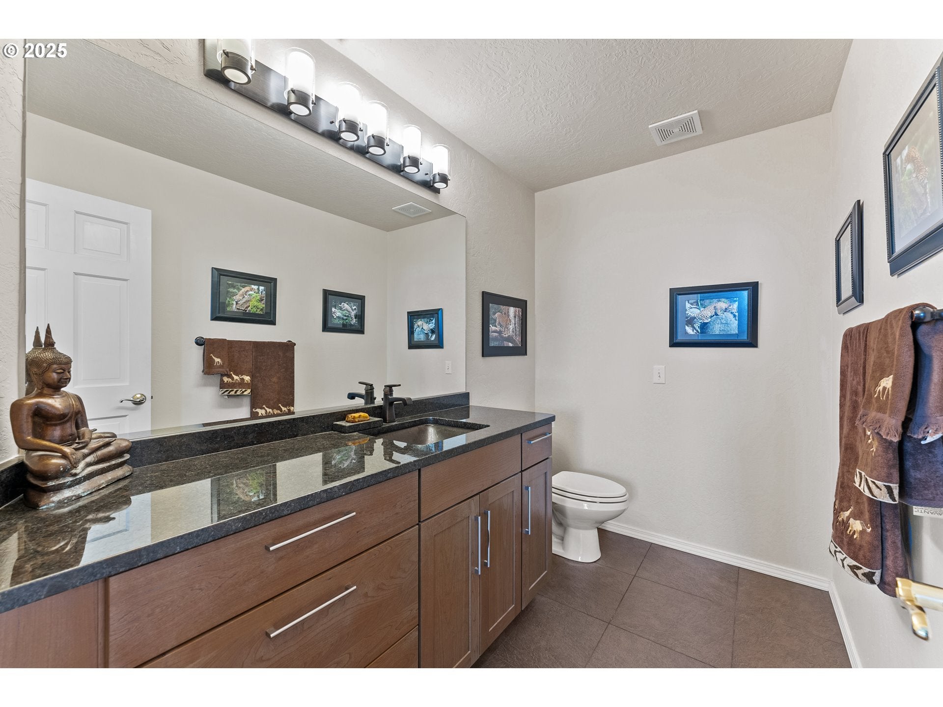 Gold Beach, Oregon, 97444, United States, 5 Bedrooms Bedrooms, ,4 BathroomsBathrooms,Residential,Active,2000208