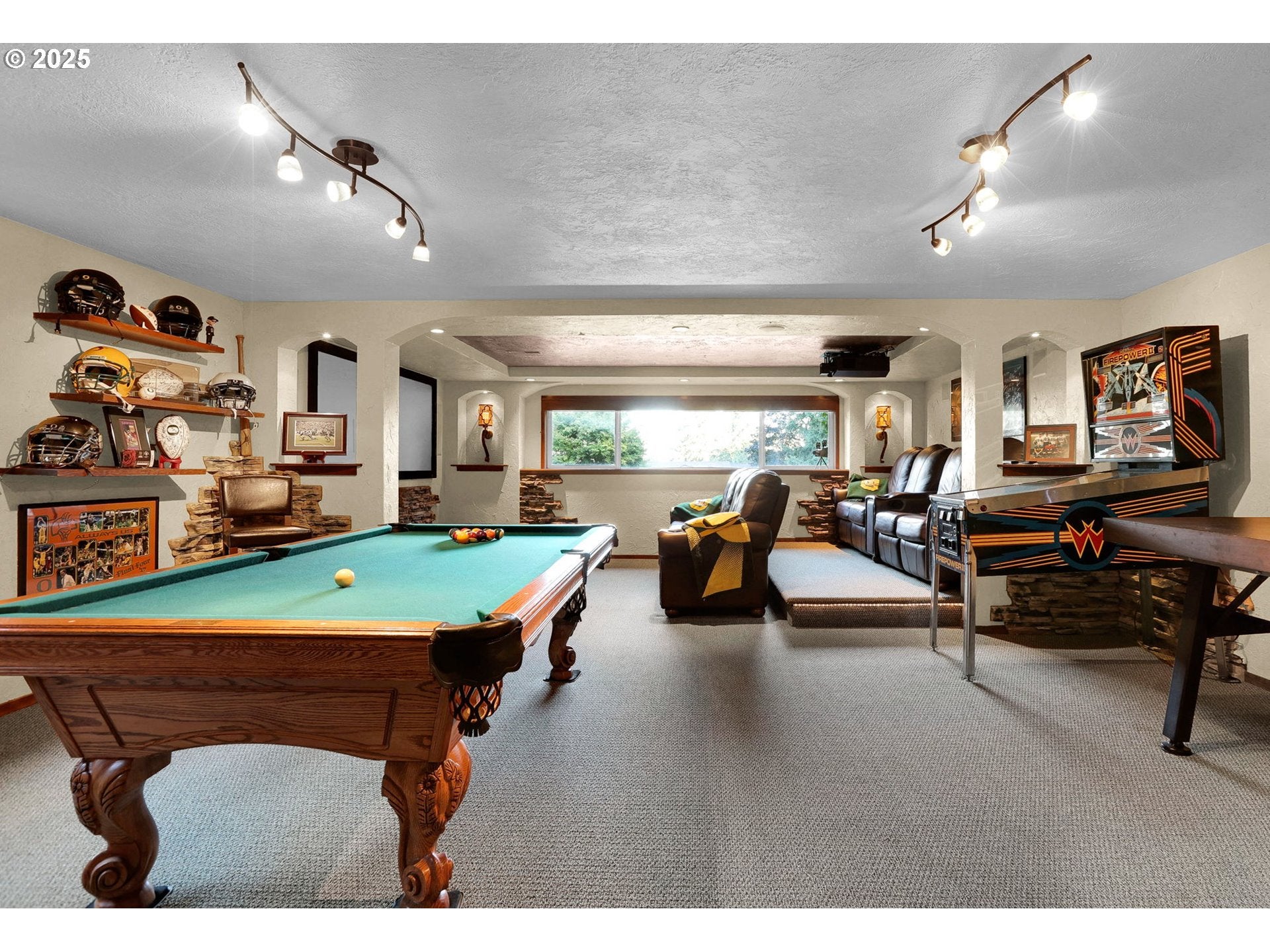 Eugene, Oregon, 97405, United States, 5 Bedrooms Bedrooms, ,4 BathroomsBathrooms,Residential,Active,1964513