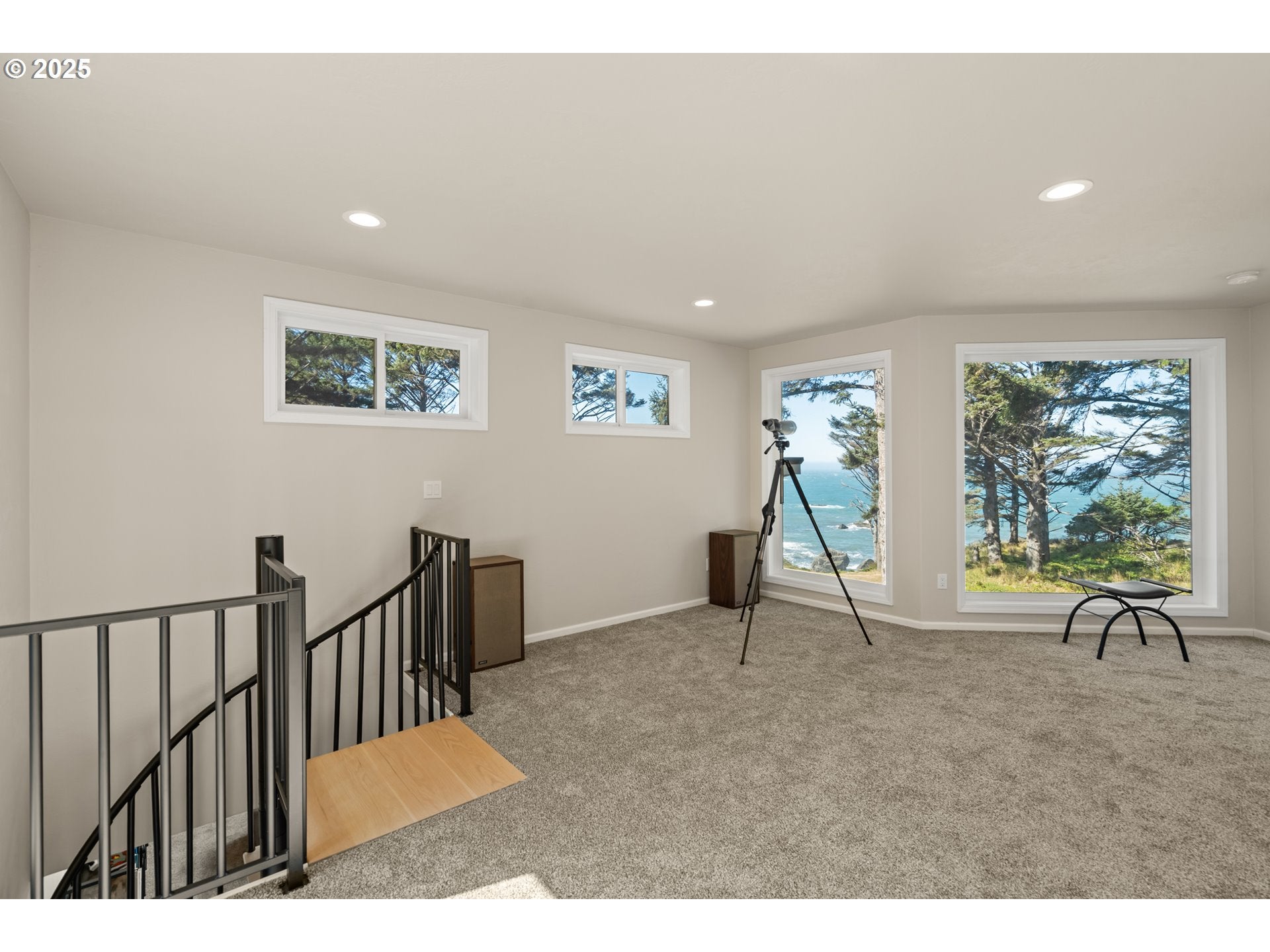 Gold Beach, Oregon, 97444, United States, 5 Bedrooms Bedrooms, ,4 BathroomsBathrooms,Residential,Active,2000208