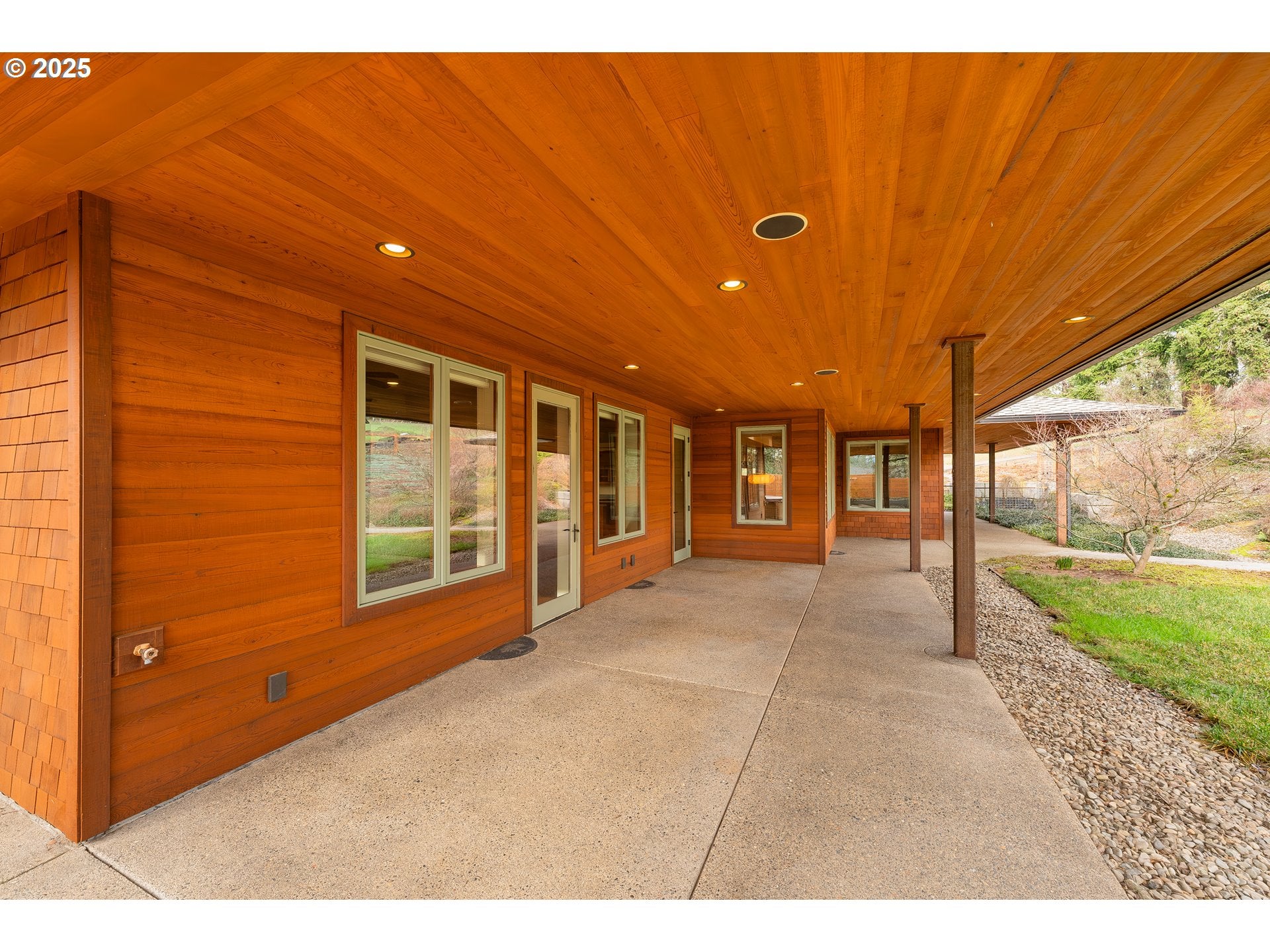 Roseburg, Oregon, 97471, United States, 3 Bedrooms Bedrooms, ,4 BathroomsBathrooms,Residential,Active,1941136