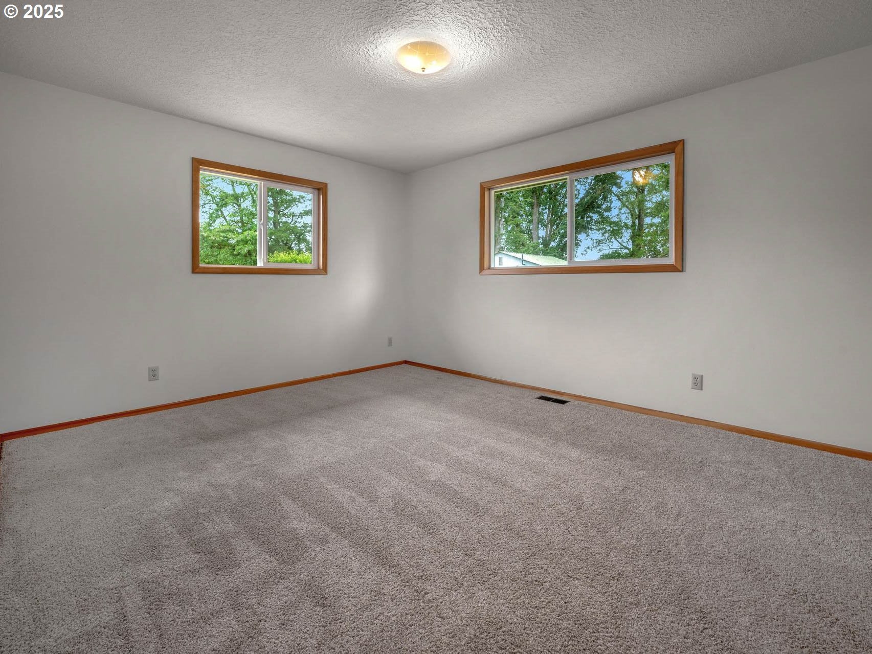 Hillsboro, Oregon, 97123, United States, 3 Bedrooms Bedrooms, ,2 BathroomsBathrooms,Residential,Active,1849541
