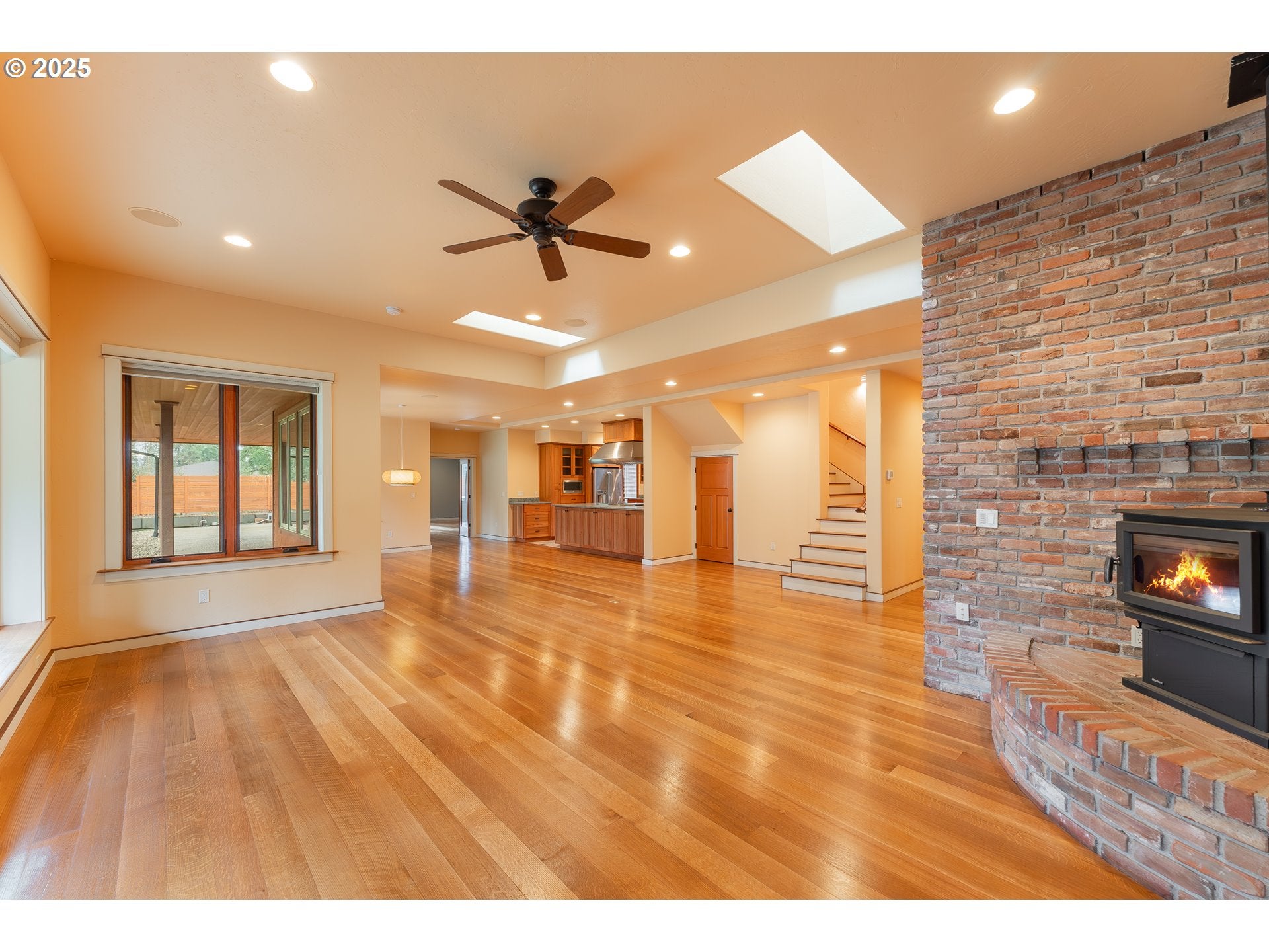 Roseburg, Oregon, 97471, United States, 3 Bedrooms Bedrooms, ,4 BathroomsBathrooms,Residential,Active,1941136