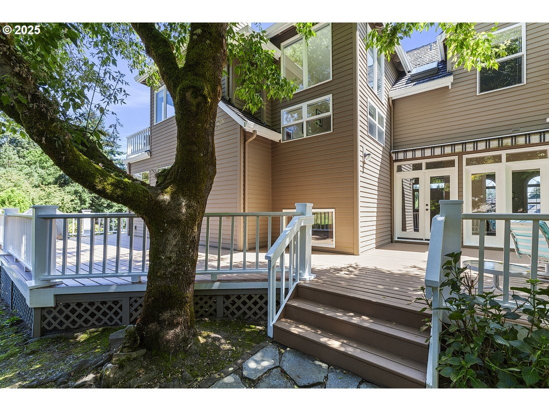 Lake Oswego, Oregon, 97034, United States, 3 Bedrooms Bedrooms, ,3 BathroomsBathrooms,Residential,Active,1862857