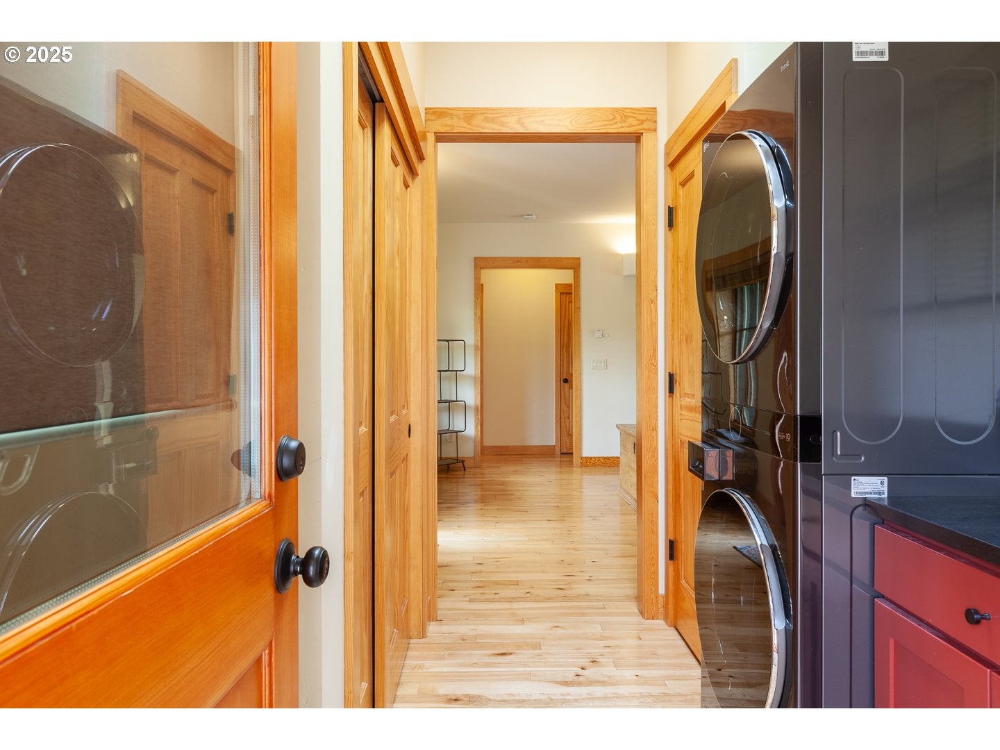 Hood River, Oregon, 97031, United States, 3 Bedrooms Bedrooms, ,3 BathroomsBathrooms,Residential,Active,1927664