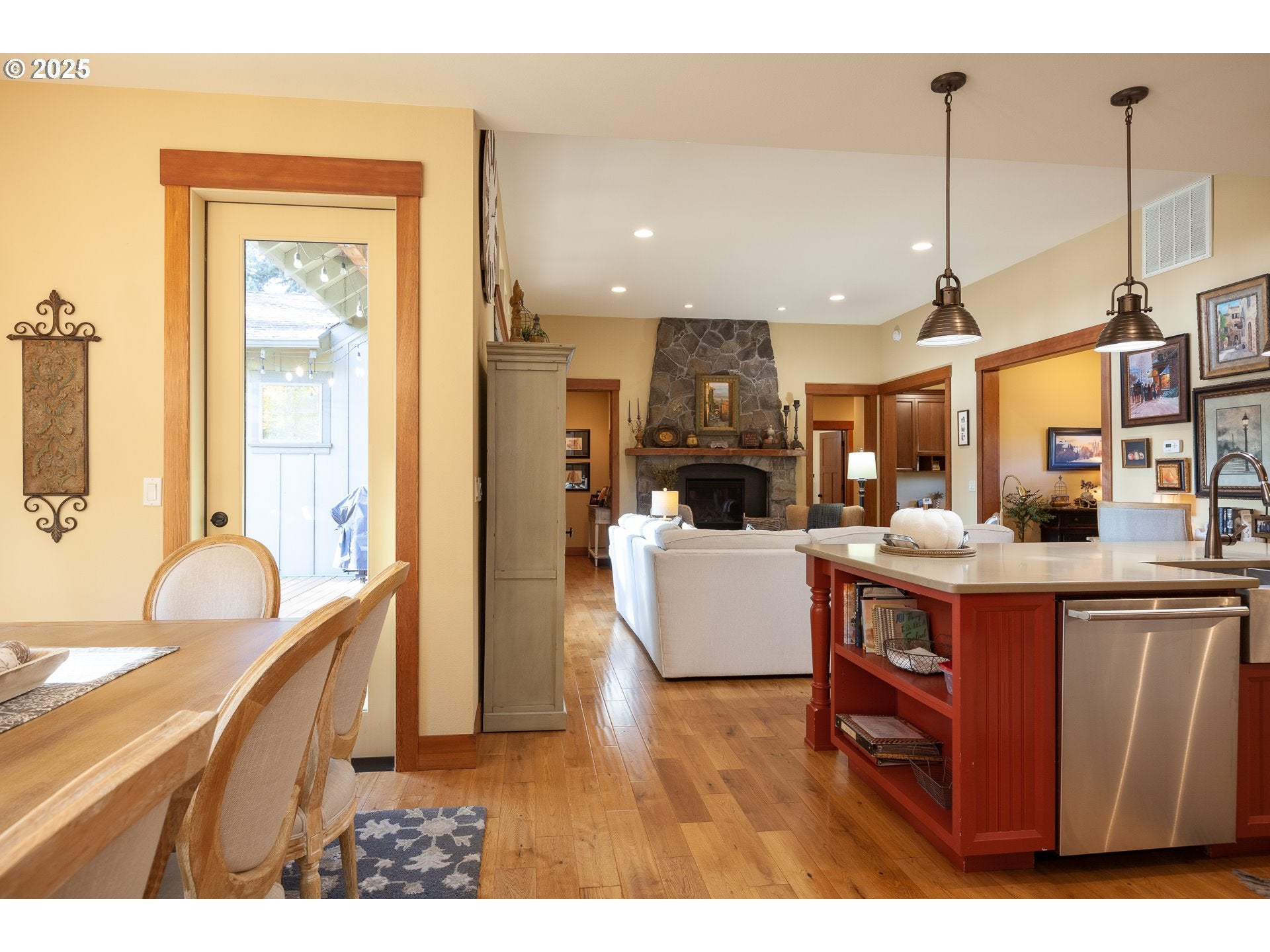 White Salmon, Washington, 98672, United States, 3 Bedrooms Bedrooms, ,3 BathroomsBathrooms,Residential,Active,2006771