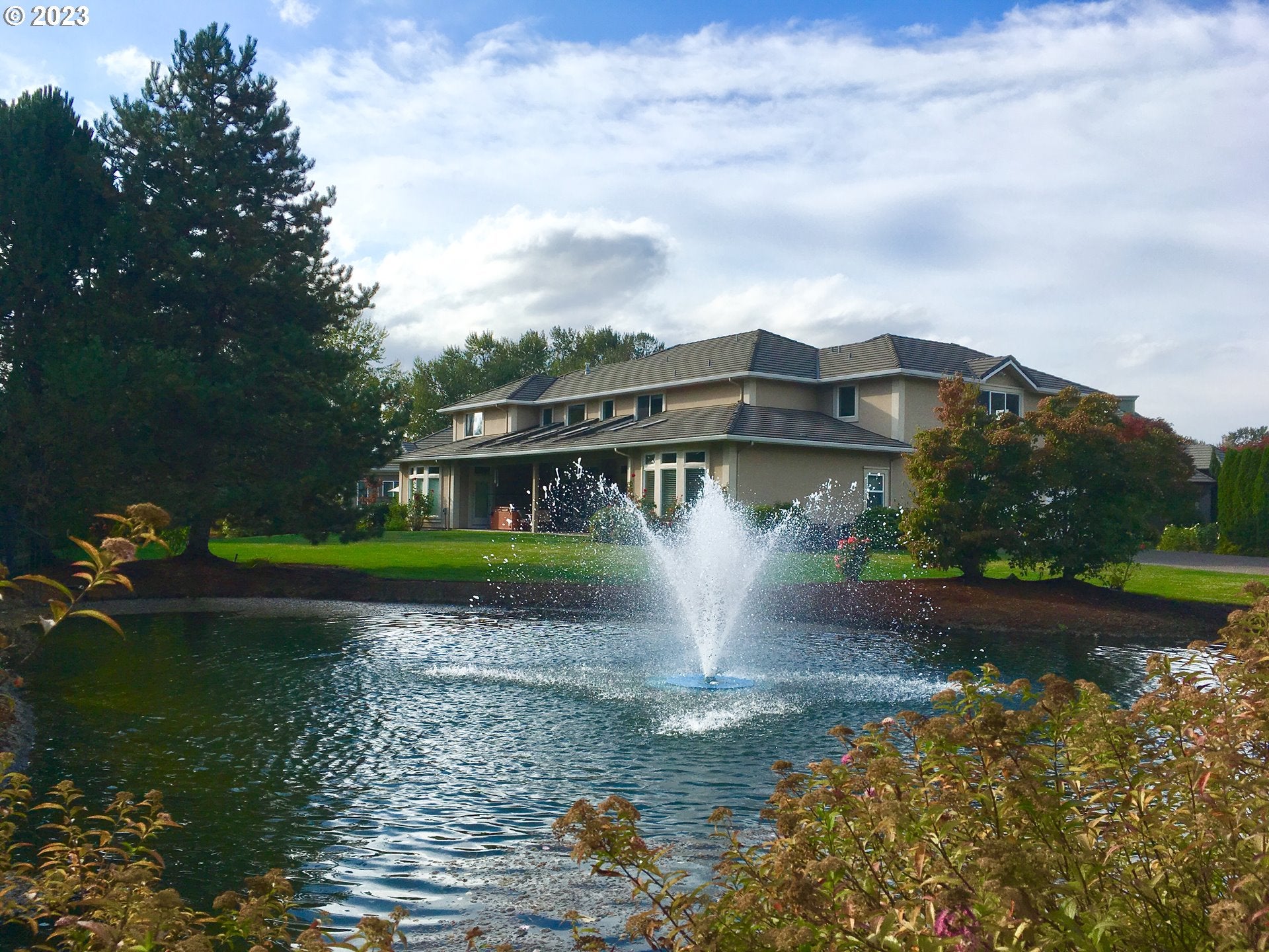 Eugene, Oregon, 97401, United States, 5 Bedrooms Bedrooms, ,5 BathroomsBathrooms,Residential,Active,1986881