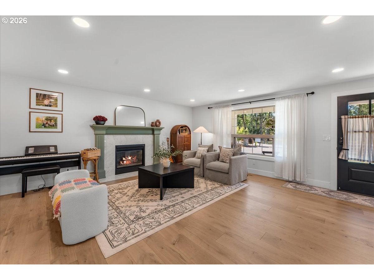 Eagle Creek, Oregon, 97022, United States, 4 Bedrooms Bedrooms, ,5 BathroomsBathrooms,Residential,Active,2007176