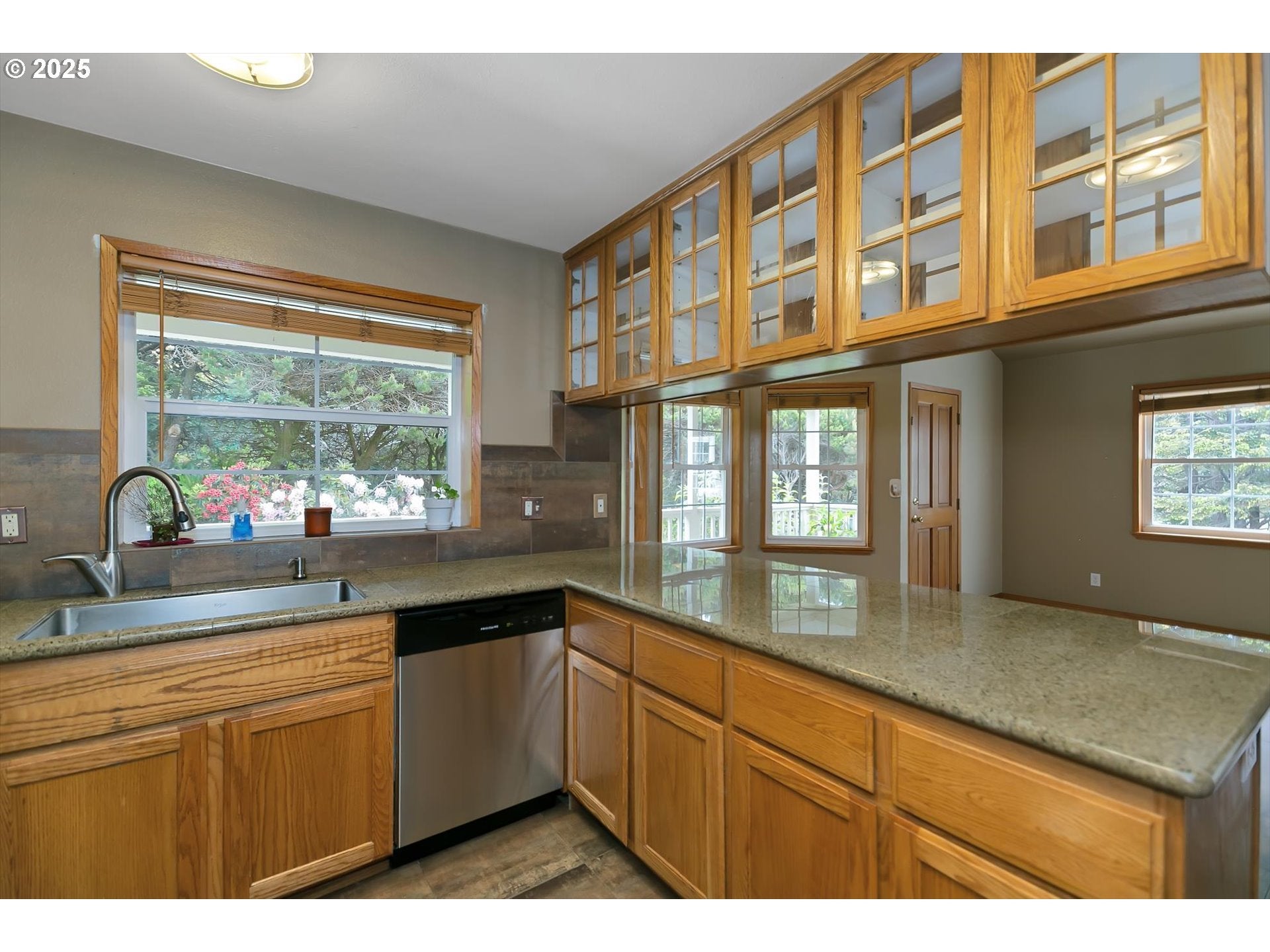 Gold Beach, Oregon, 97444, United States, 4 Bedrooms Bedrooms, ,5 BathroomsBathrooms,Residential,Active,1899243