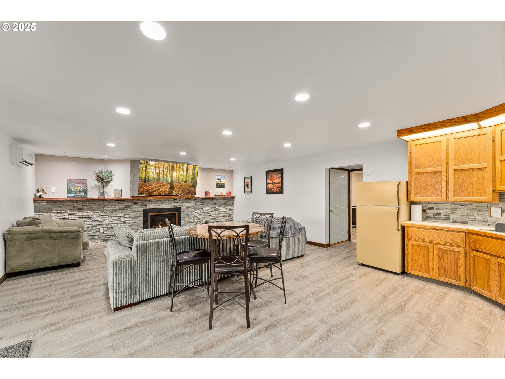 Roseburg, Oregon, 97470, United States, 4 Bedrooms Bedrooms, ,3 BathroomsBathrooms,Residential,Active,1701656