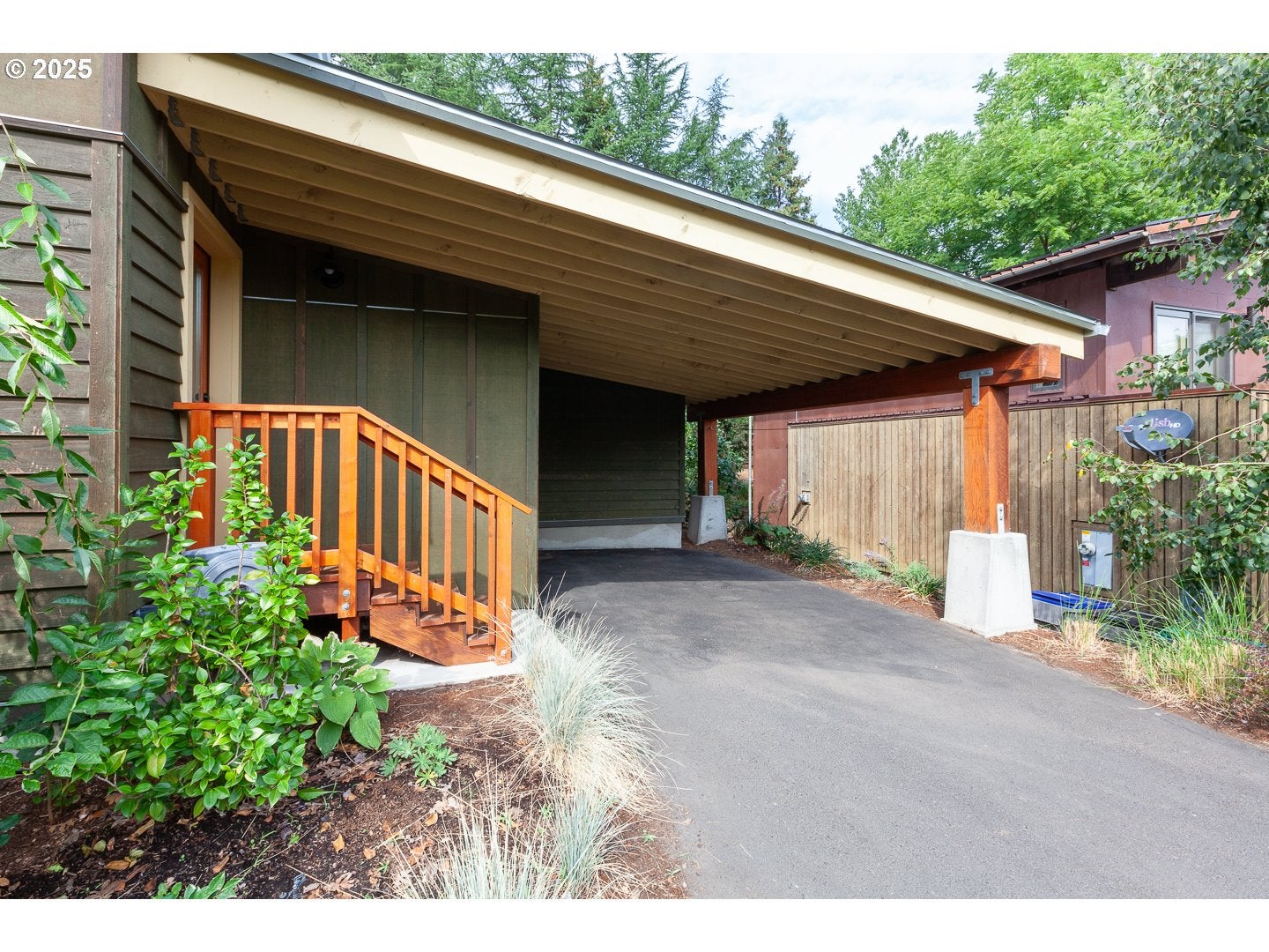 Hood River, Oregon, 97031, United States, 3 Bedrooms Bedrooms, ,3 BathroomsBathrooms,Residential,Active,1927664