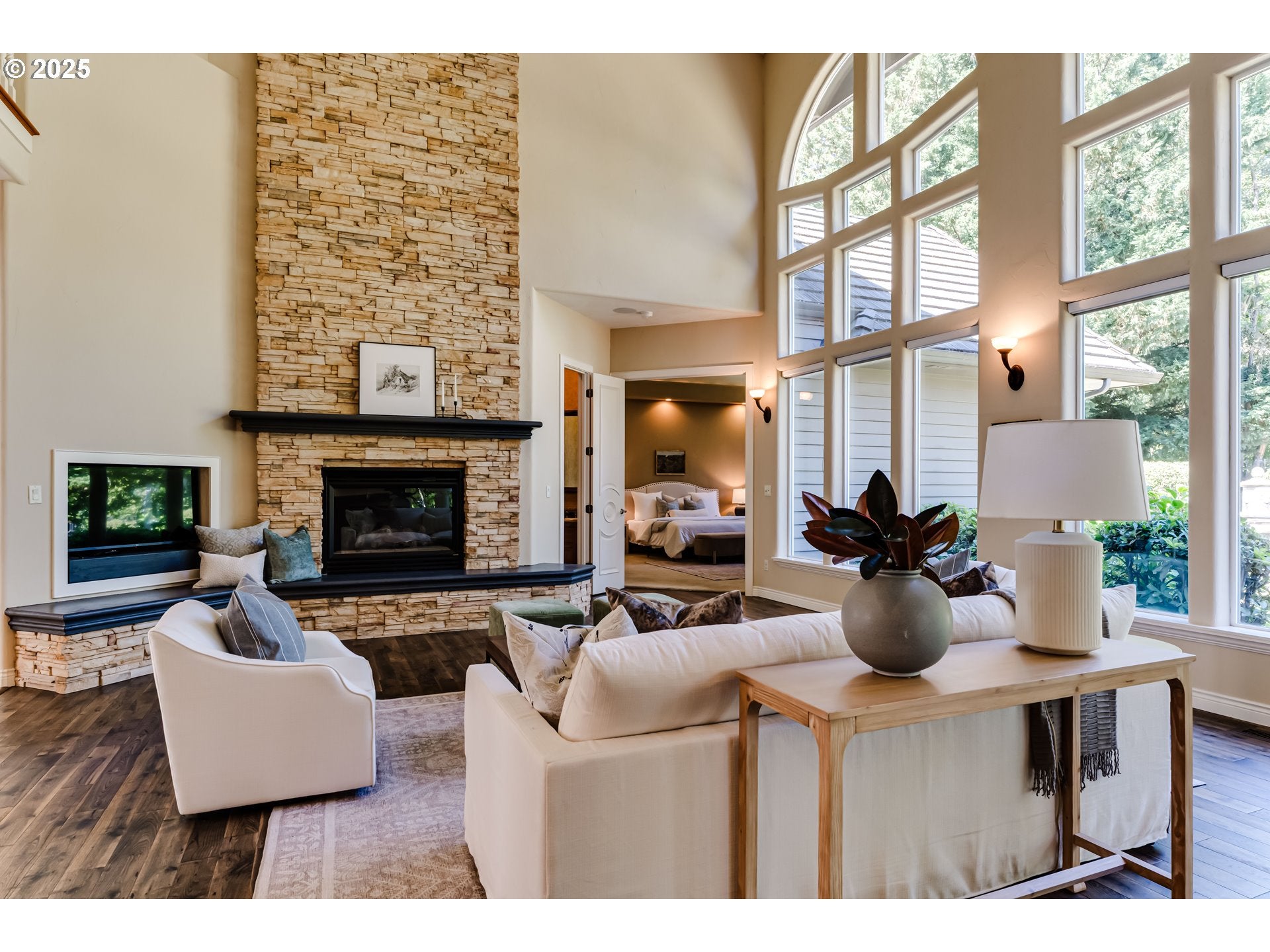 Eugene, Oregon, 97401, United States, 4 Bedrooms Bedrooms, ,4 BathroomsBathrooms,Residential,Active,1886816