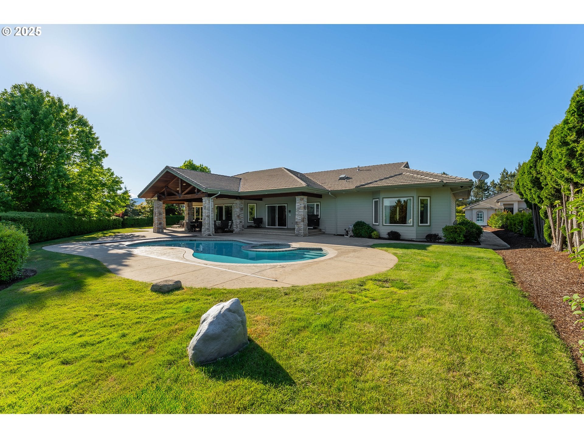 Roseburg, Oregon, 97471, United States, ,3 BathroomsBathrooms,Residential,Active,1828697