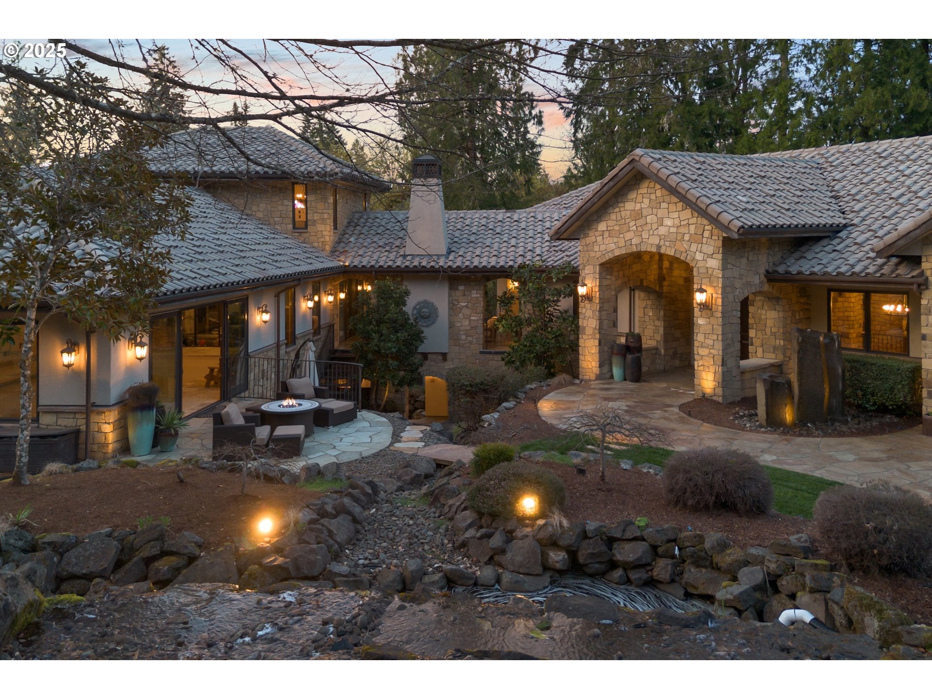 Oregon City, Oregon, 97045, United States, ,6 BathroomsBathrooms,Residential,Contingent,1764514