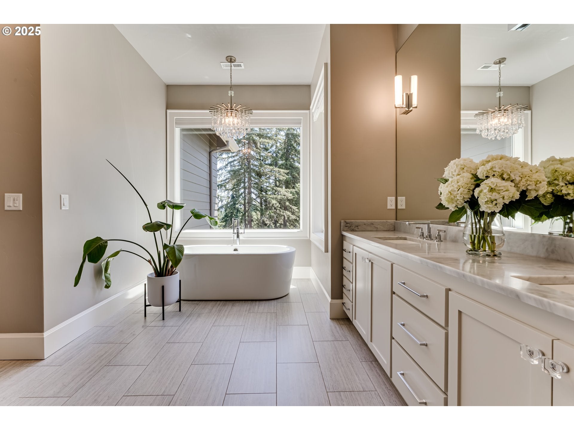 Eugene, Oregon, 97405, United States, ,5 BathroomsBathrooms,Residential,Active,1899898