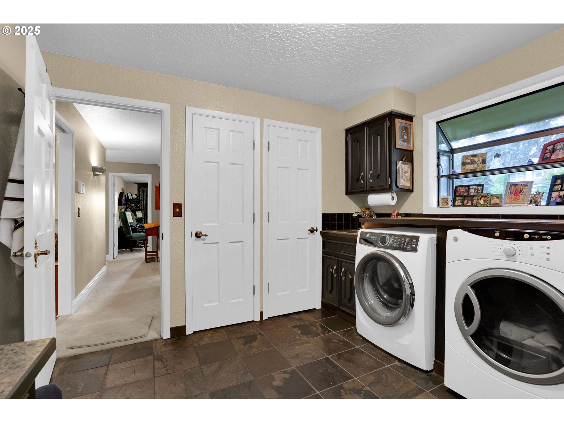 Eugene, Oregon, 97405, United States, 5 Bedrooms Bedrooms, ,4 BathroomsBathrooms,Residential,Active,1964513