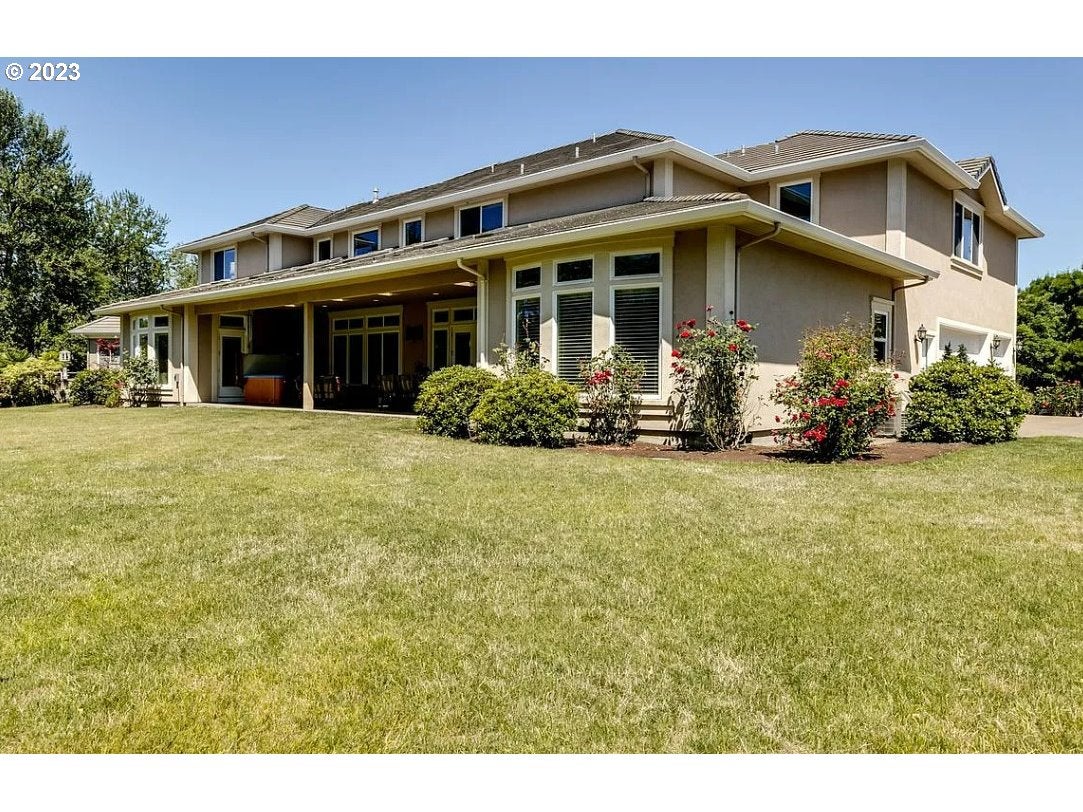 Eugene, Oregon, 97401, United States, 5 Bedrooms Bedrooms, ,5 BathroomsBathrooms,Residential,Active,1986881