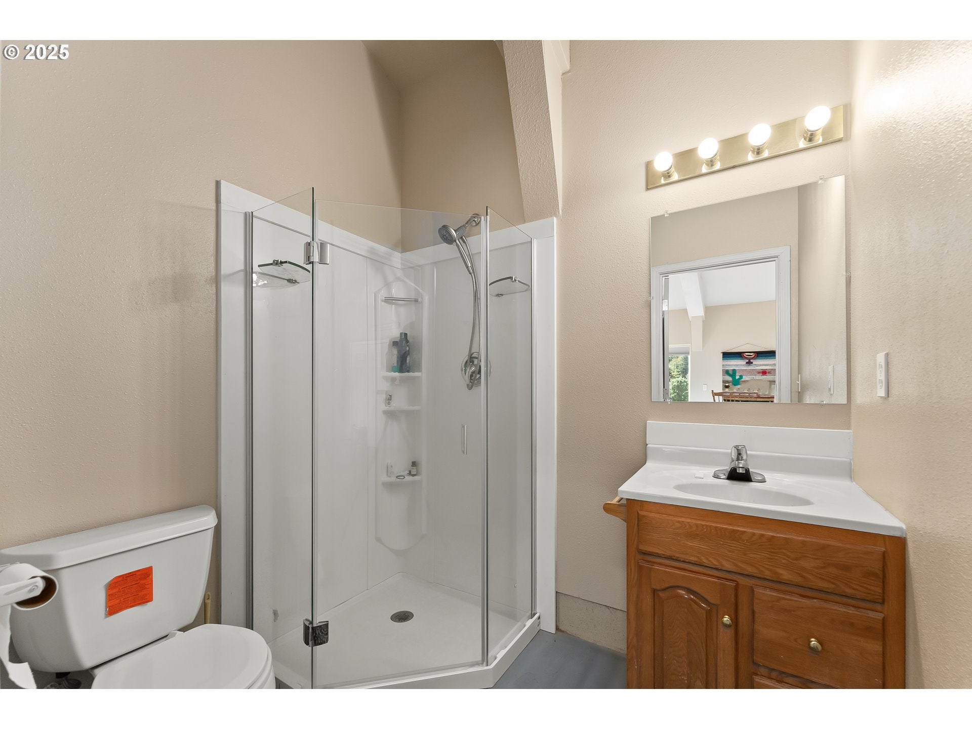 Canyonville, Oregon, 97417, United States, 3 Bedrooms Bedrooms, ,2 BathroomsBathrooms,Residential,Active,1909832